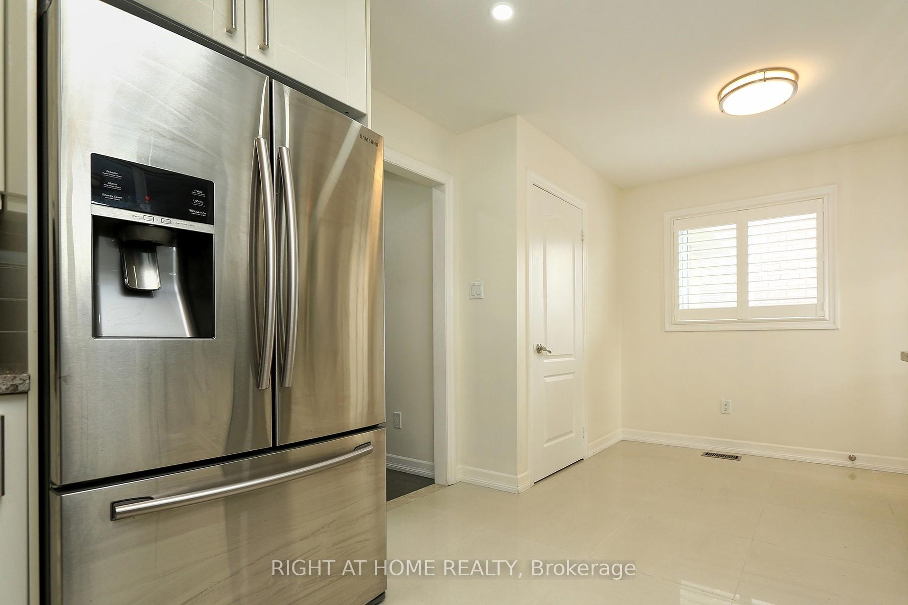Photo 11 of 28 Legend Lane W, Brampton, Fletcher's Creek Village — HOMEH