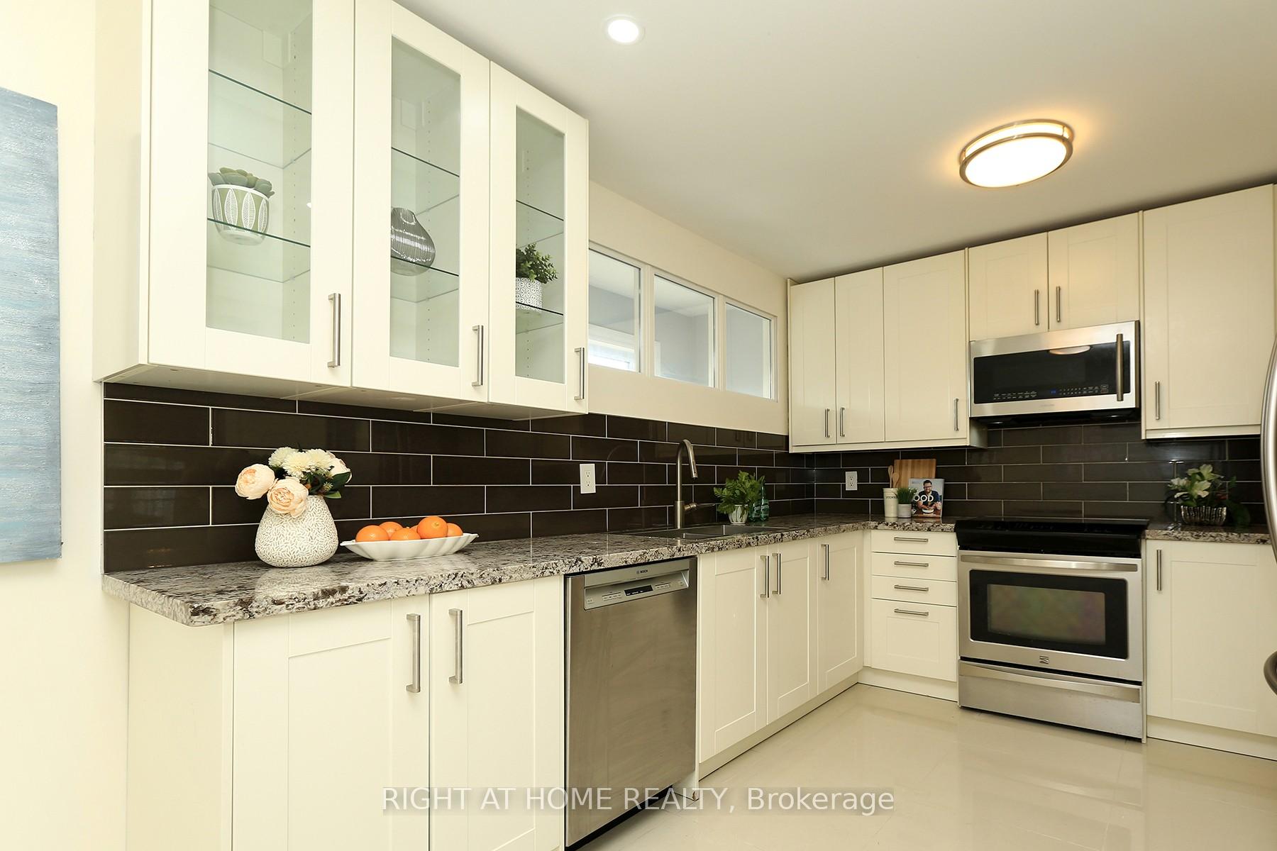 Photo 7 of 28 Legend Lane W, Brampton, Fletcher's Creek Village — HOMEH