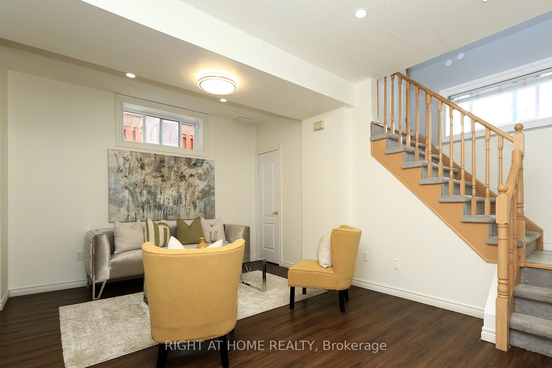Photo 8 of 28 Legend Lane W, Brampton, Fletcher's Creek Village — HOMEH