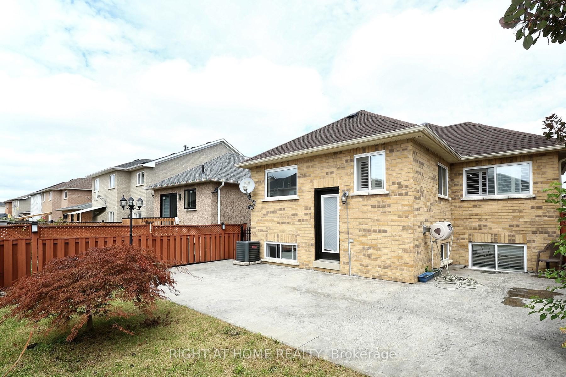 Photo 28 of 28 Legend Lane W, Brampton, Fletcher's Creek Village — HOMEH