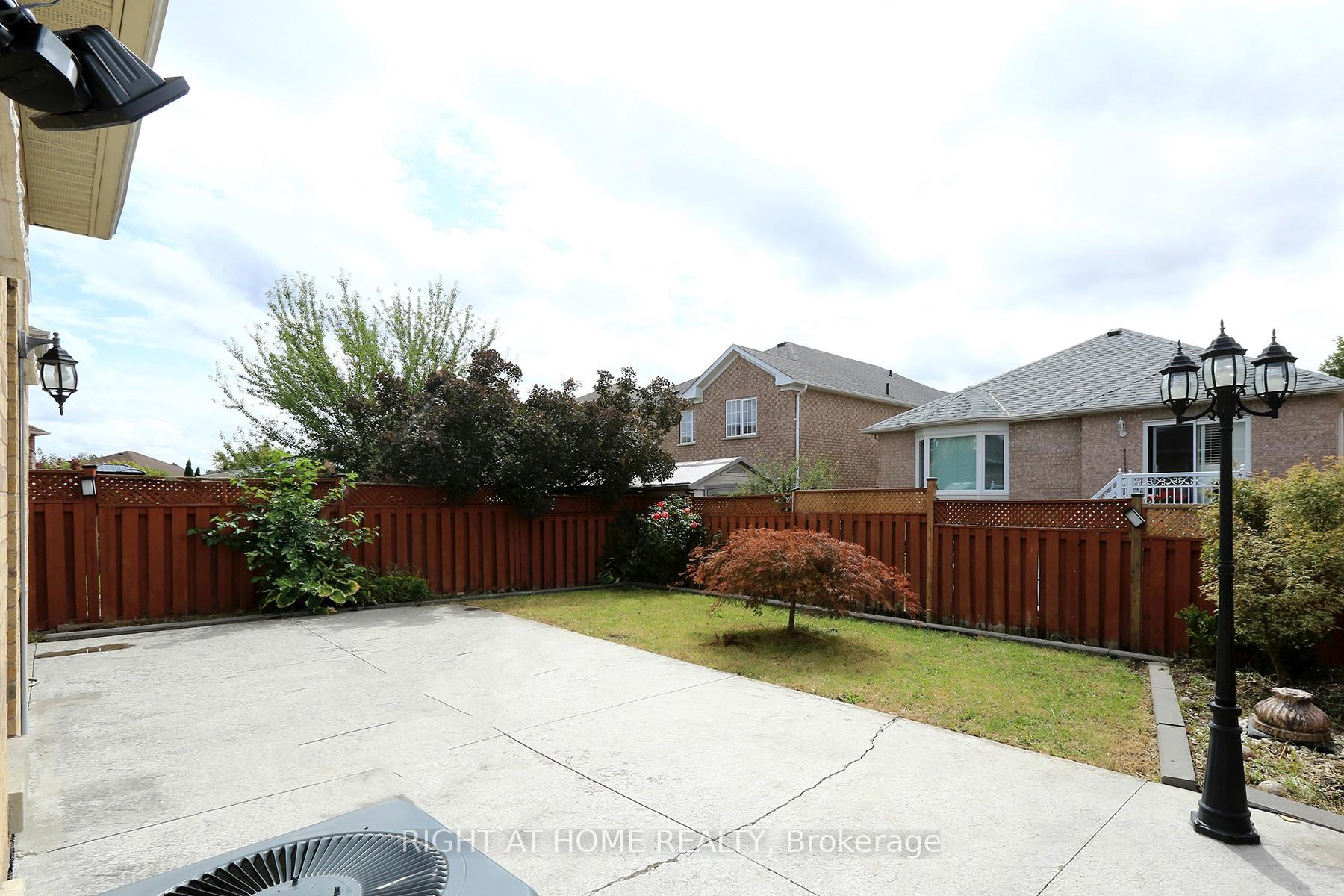 Photo 36 of 28 Legend Lane W, Brampton, Fletcher's Creek Village — HOMEH