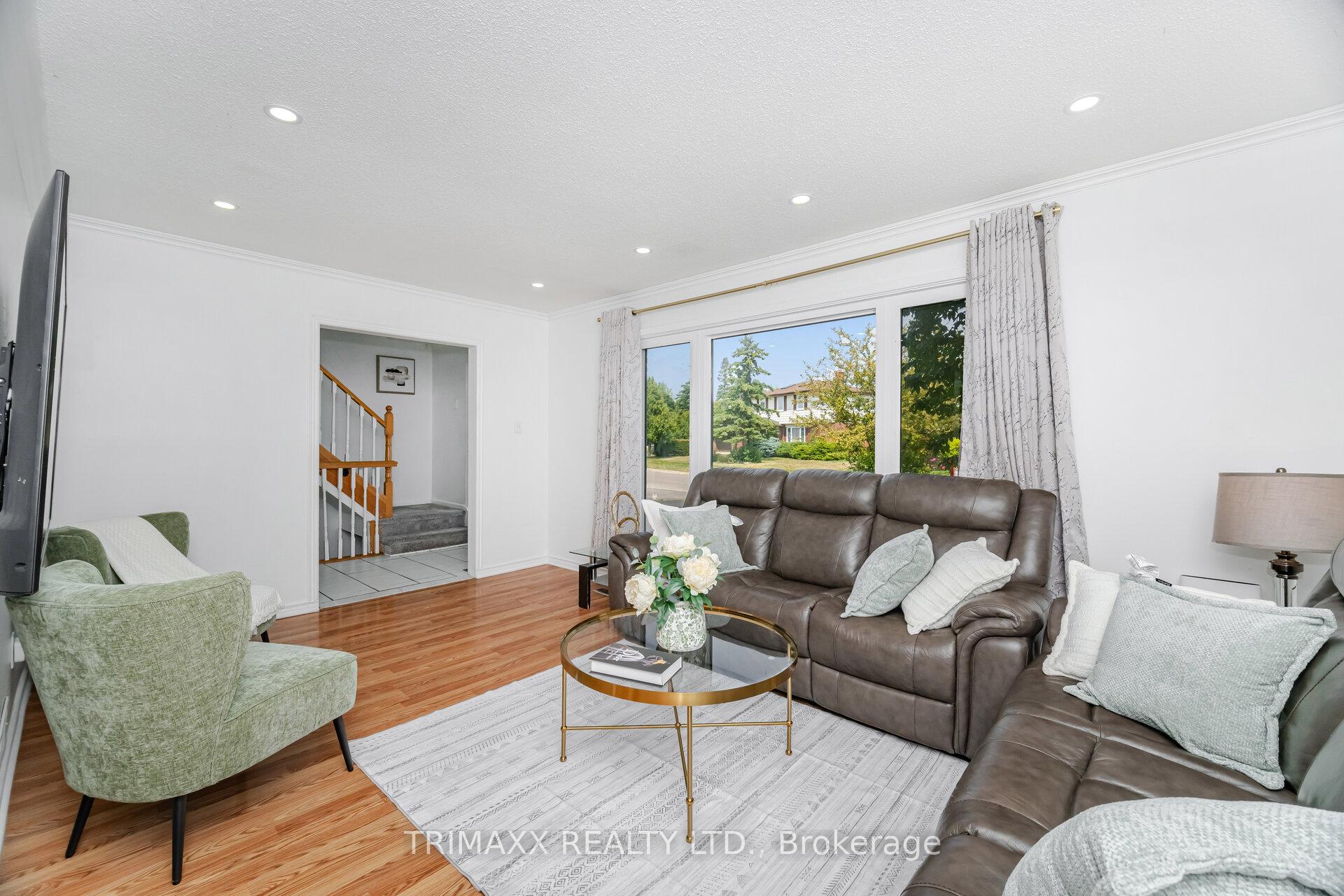 Photo 7 of 111 Folkstone Crescent, Brampton, Southgate — HOMEH