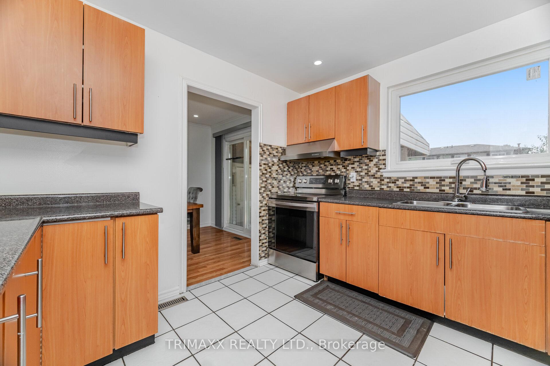 Photo 17 of 111 Folkstone Crescent, Brampton, Southgate — HOMEH