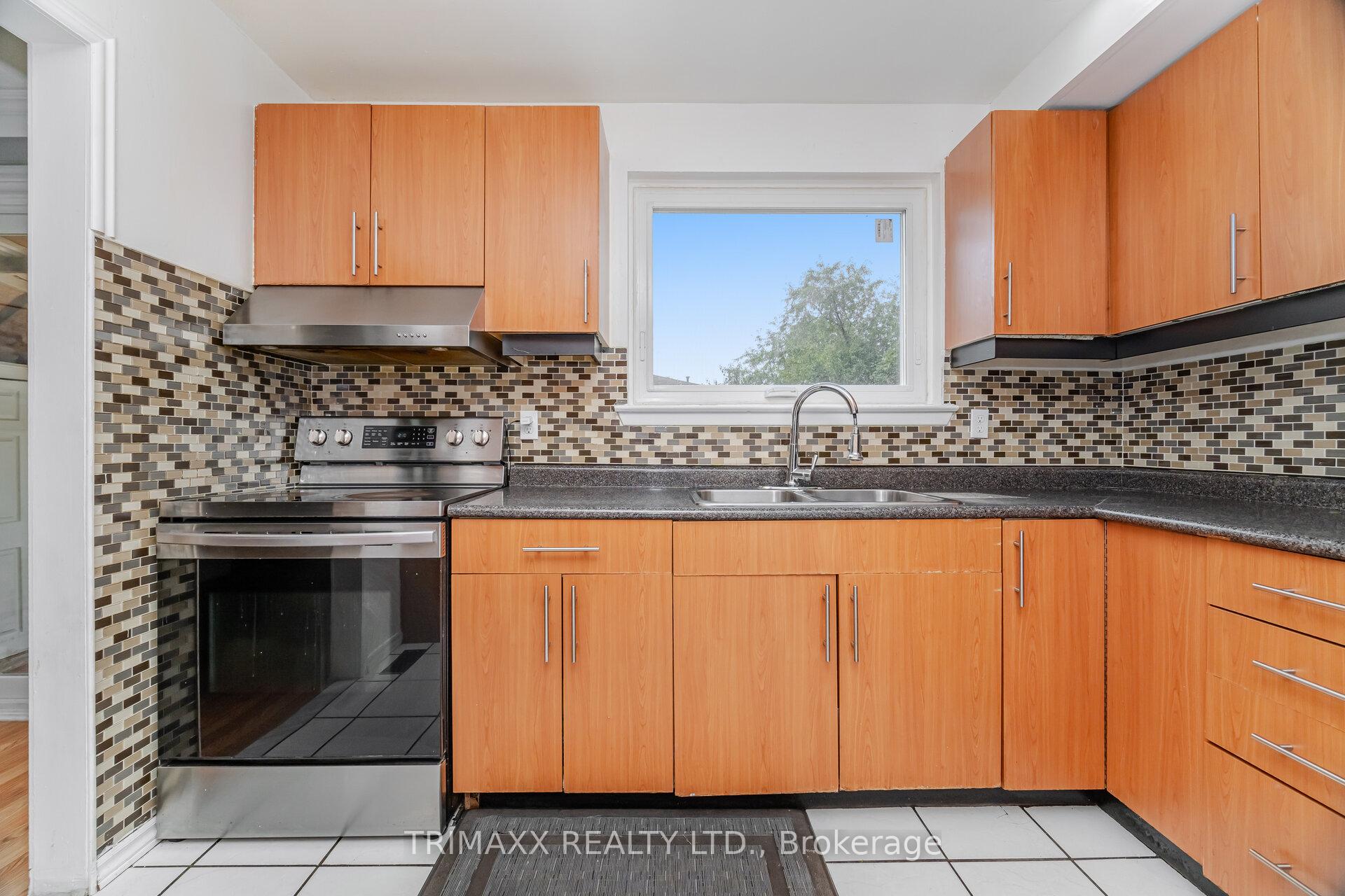 Photo 15 of 111 Folkstone Crescent, Brampton, Southgate — HOMEH