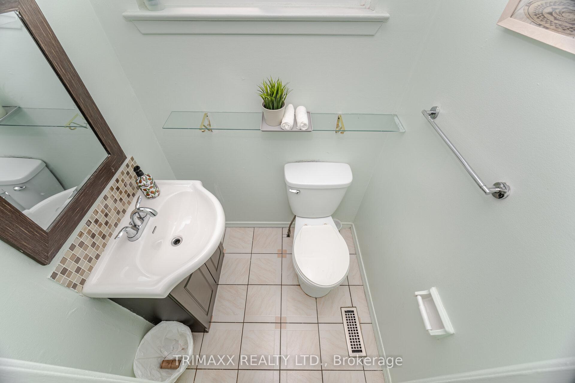 Photo 14 of 111 Folkstone Crescent, Brampton, Southgate — HOMEH