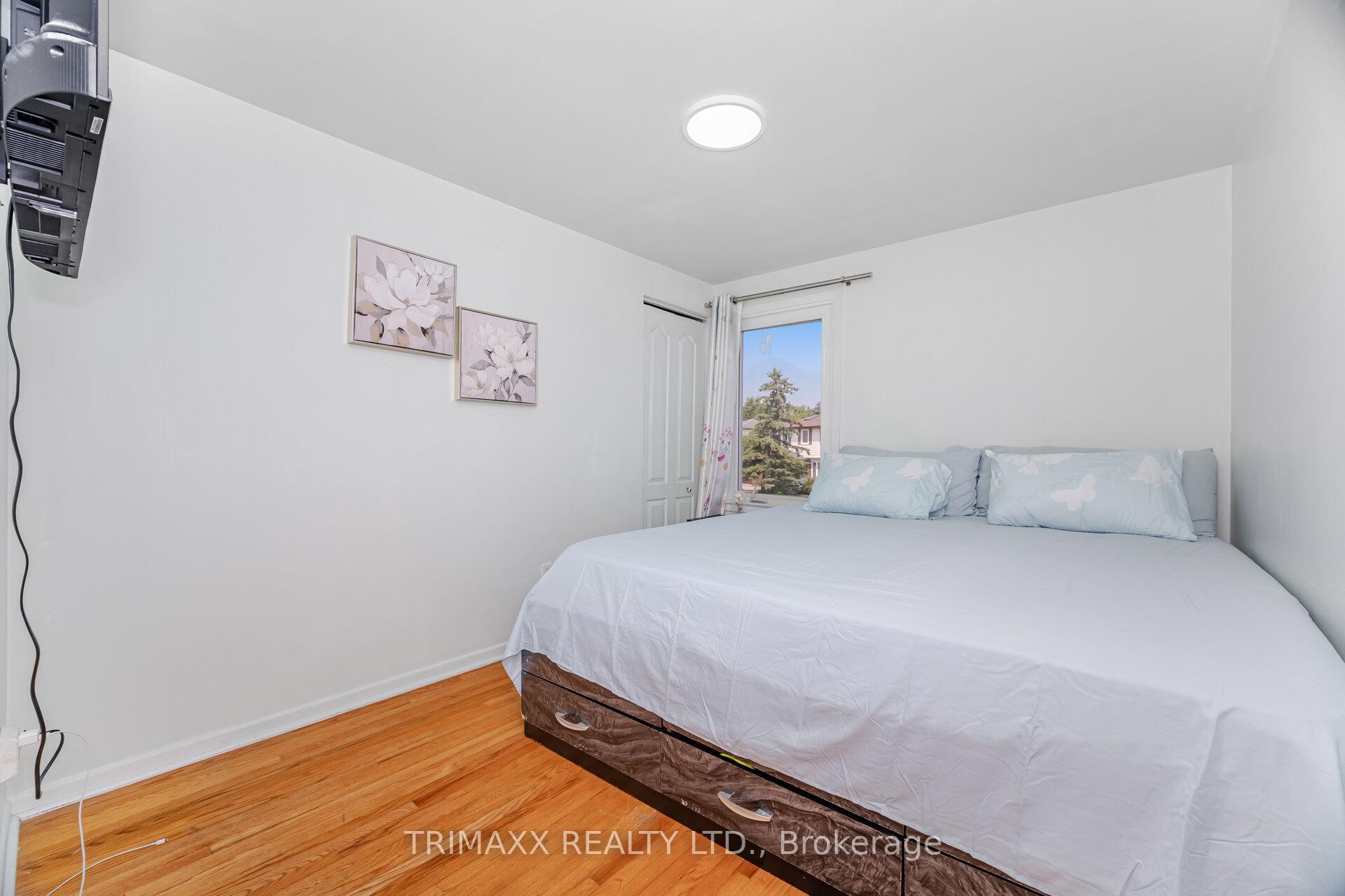 Photo 23 of 111 Folkstone Crescent, Brampton, Southgate — HOMEH