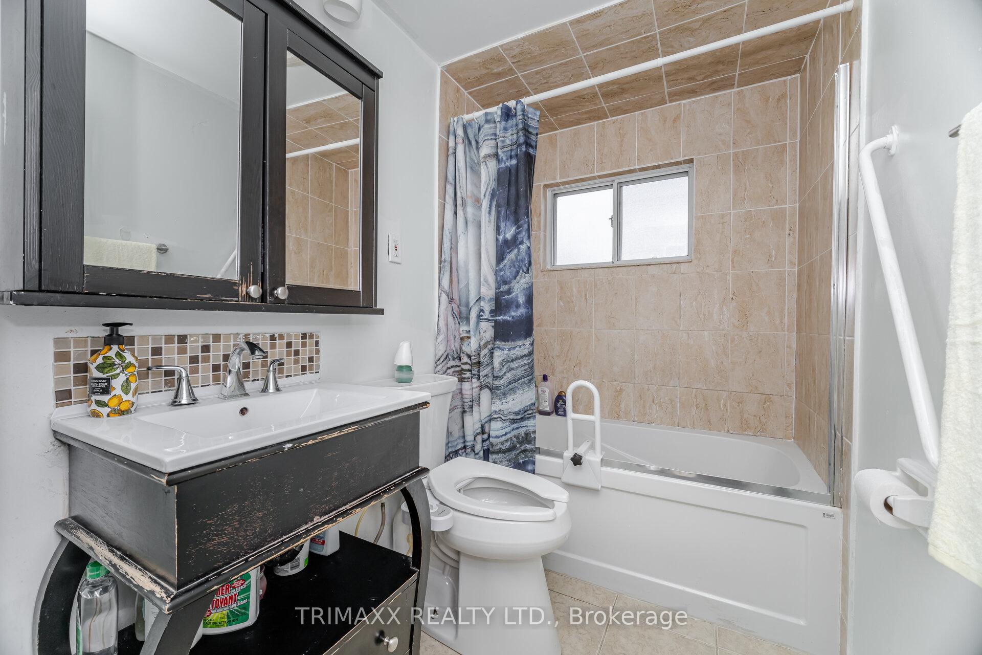 Photo 24 of 111 Folkstone Crescent, Brampton, Southgate — HOMEH