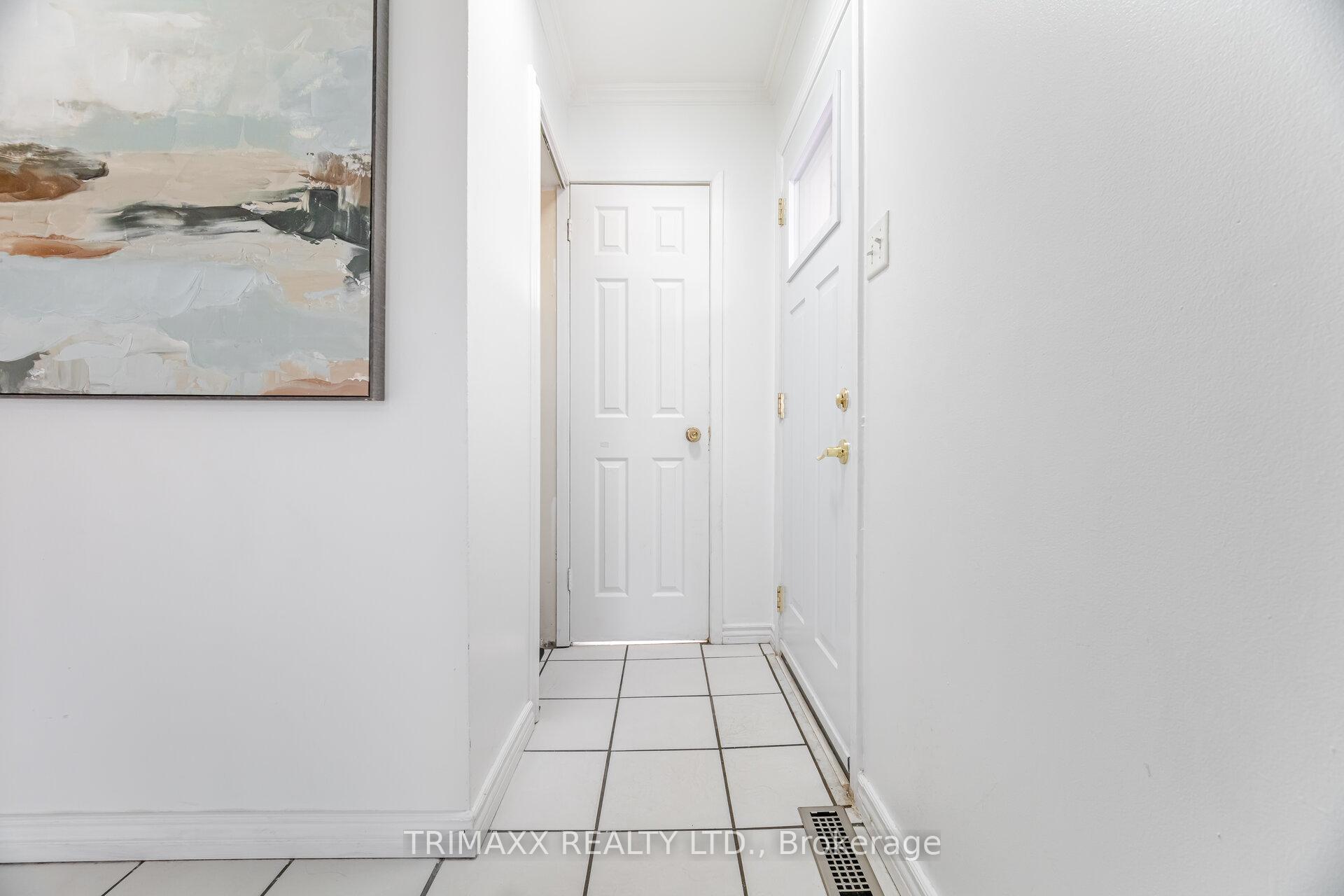 Photo 33 of 111 Folkstone Crescent, Brampton, Southgate — HOMEH