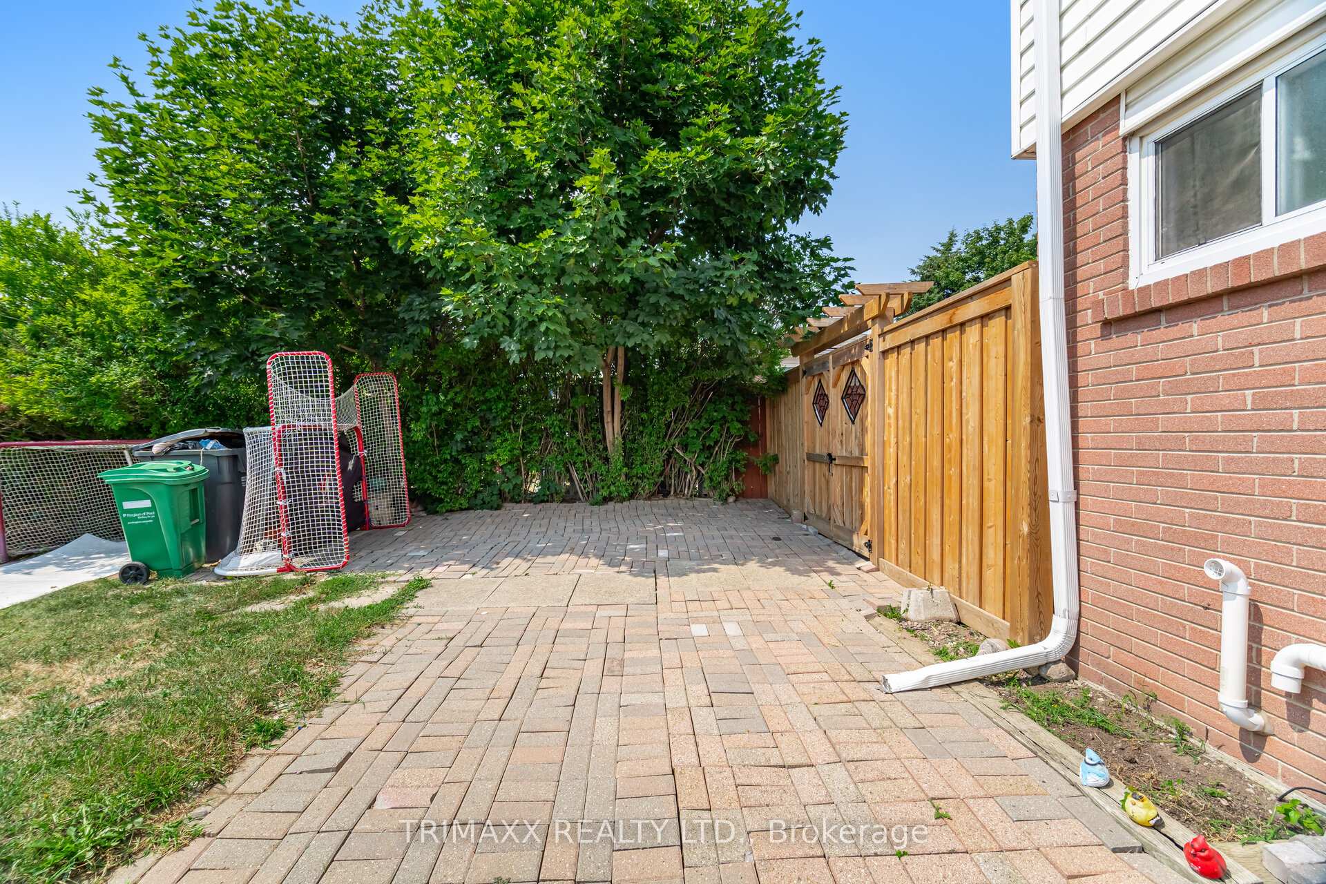 Photo 44 of 111 Folkstone Crescent, Brampton, Southgate — HOMEH