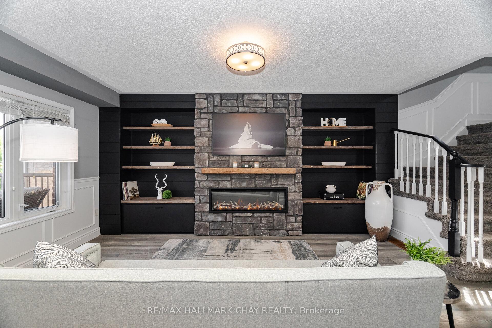 Photo 2 of 114 Cauthers Crescent, New Tecumseth, Alliston — HOMEH