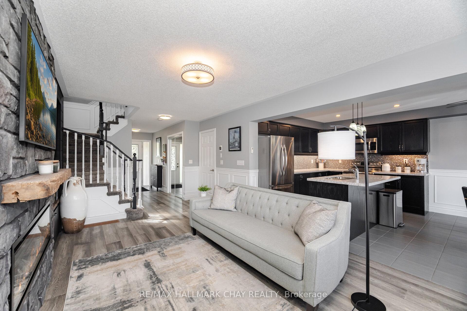 Photo 3 of 114 Cauthers Crescent, New Tecumseth, Alliston — HOMEH