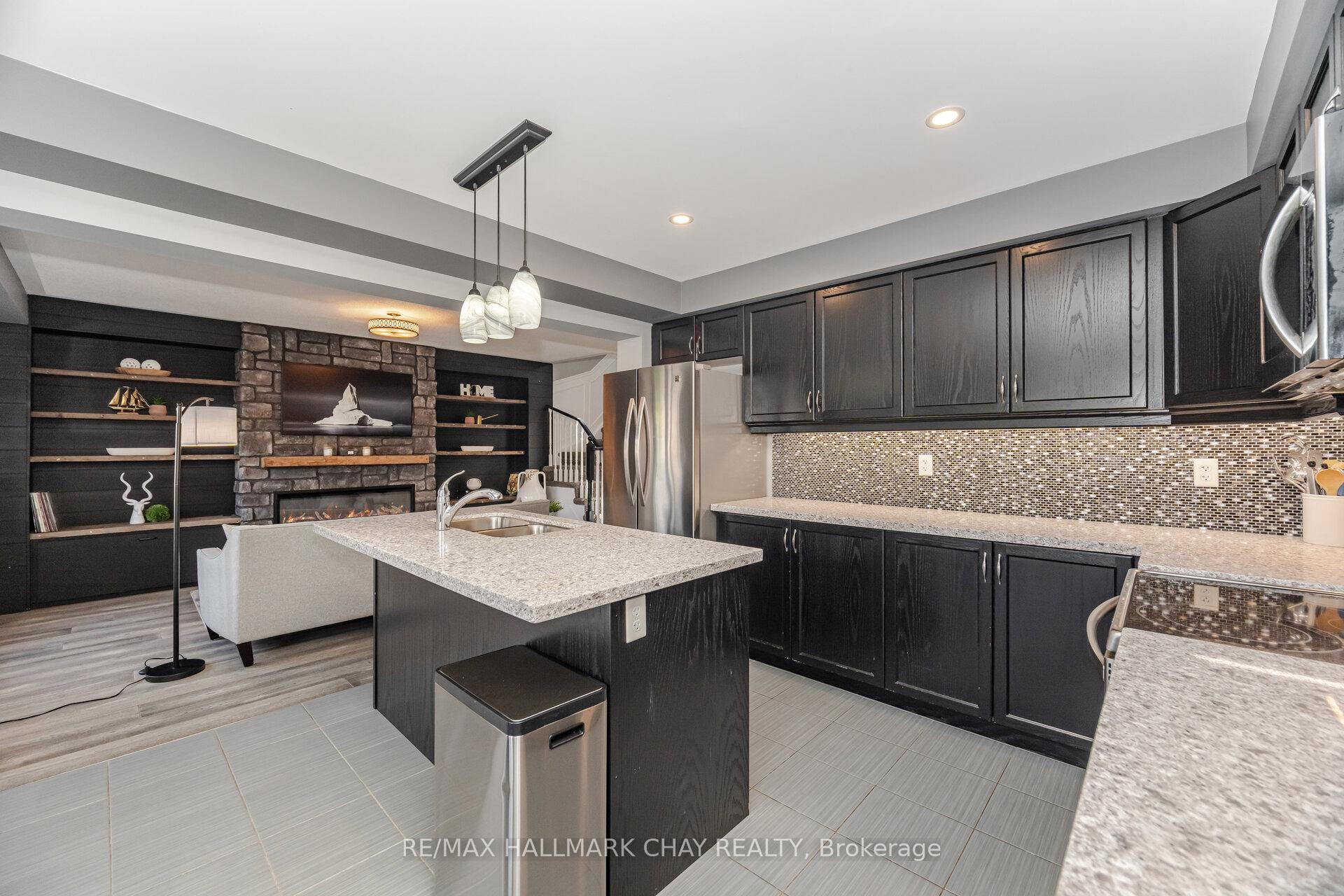 Photo 11 of 114 Cauthers Crescent, New Tecumseth, Alliston — HOMEH