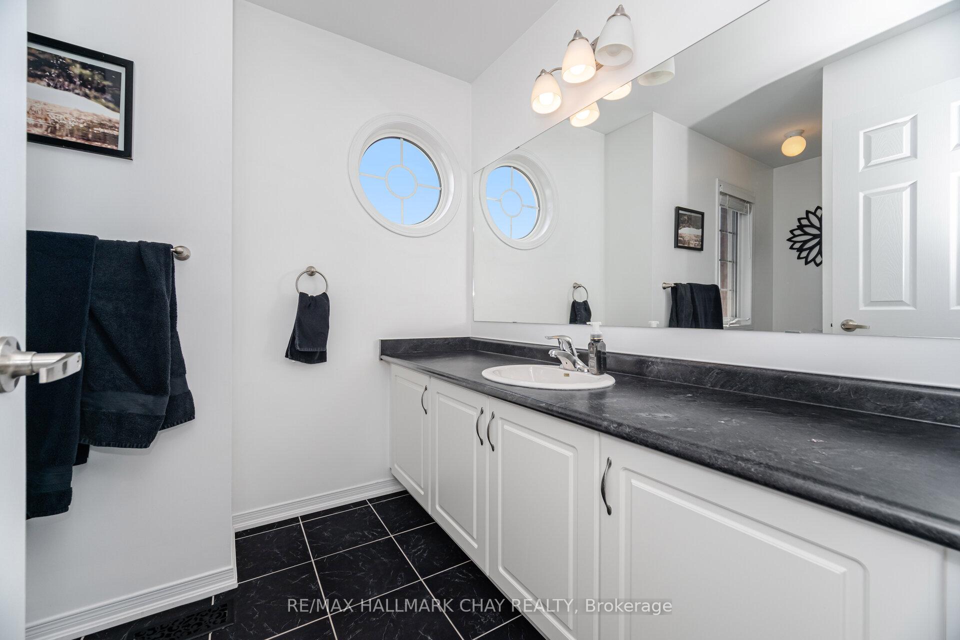 Photo 24 of 114 Cauthers Crescent, New Tecumseth, Alliston — HOMEH