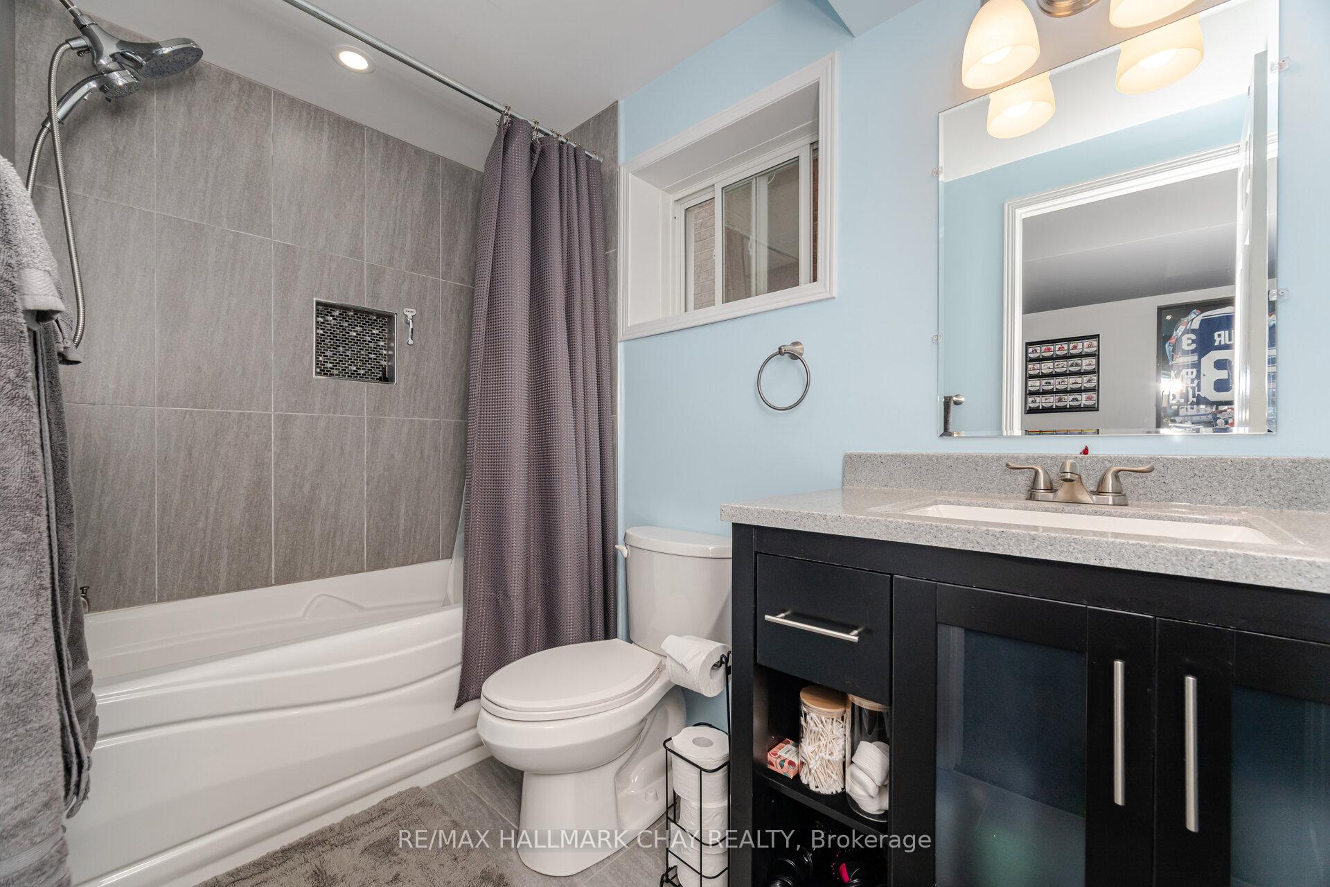 Photo 12 of 114 Cauthers Crescent, New Tecumseth, Alliston — HOMEH