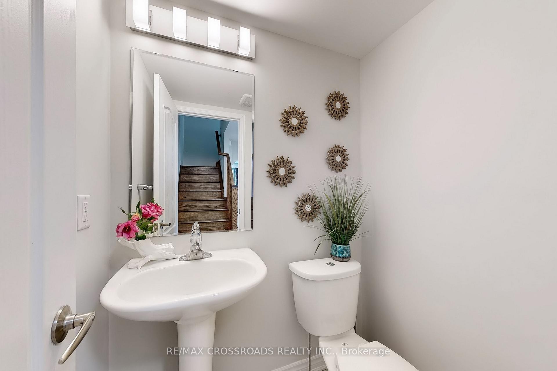 Photo 10 of 90 Minlow Way, Aurora, Rural Aurora — HOMEH