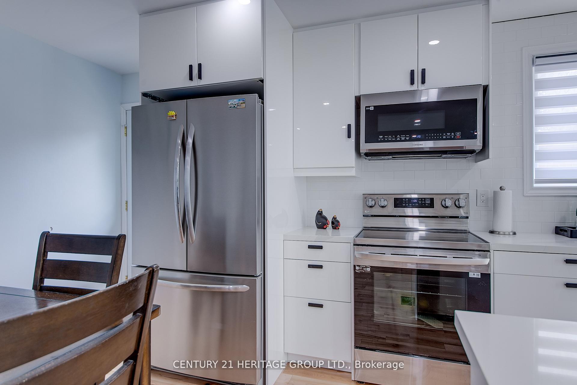 Photo 4 of 68 Adeline Avenue, New Tecumseth, Tottenham — HOMEH