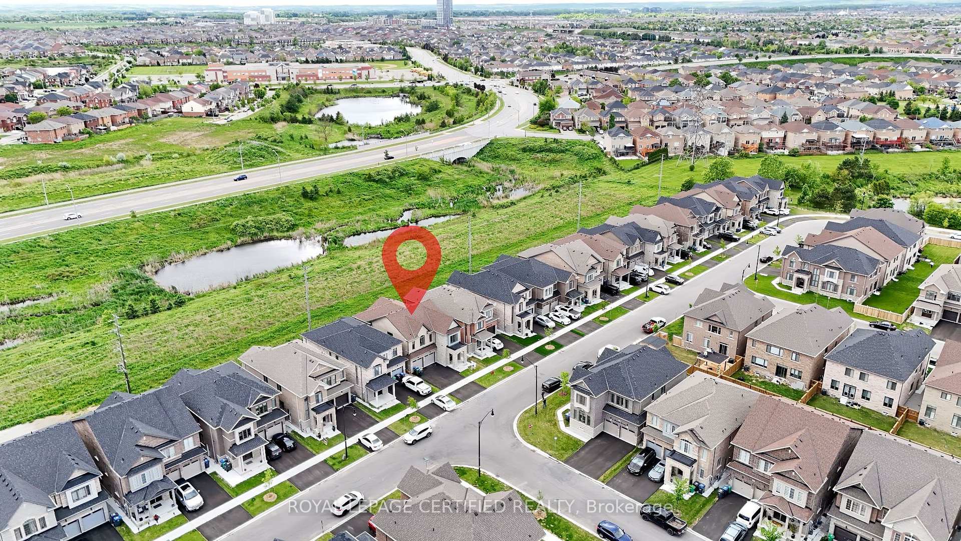 Photo 2 of 14 Bavenden Crescent, Brampton, Credit Valley — HOMEH
