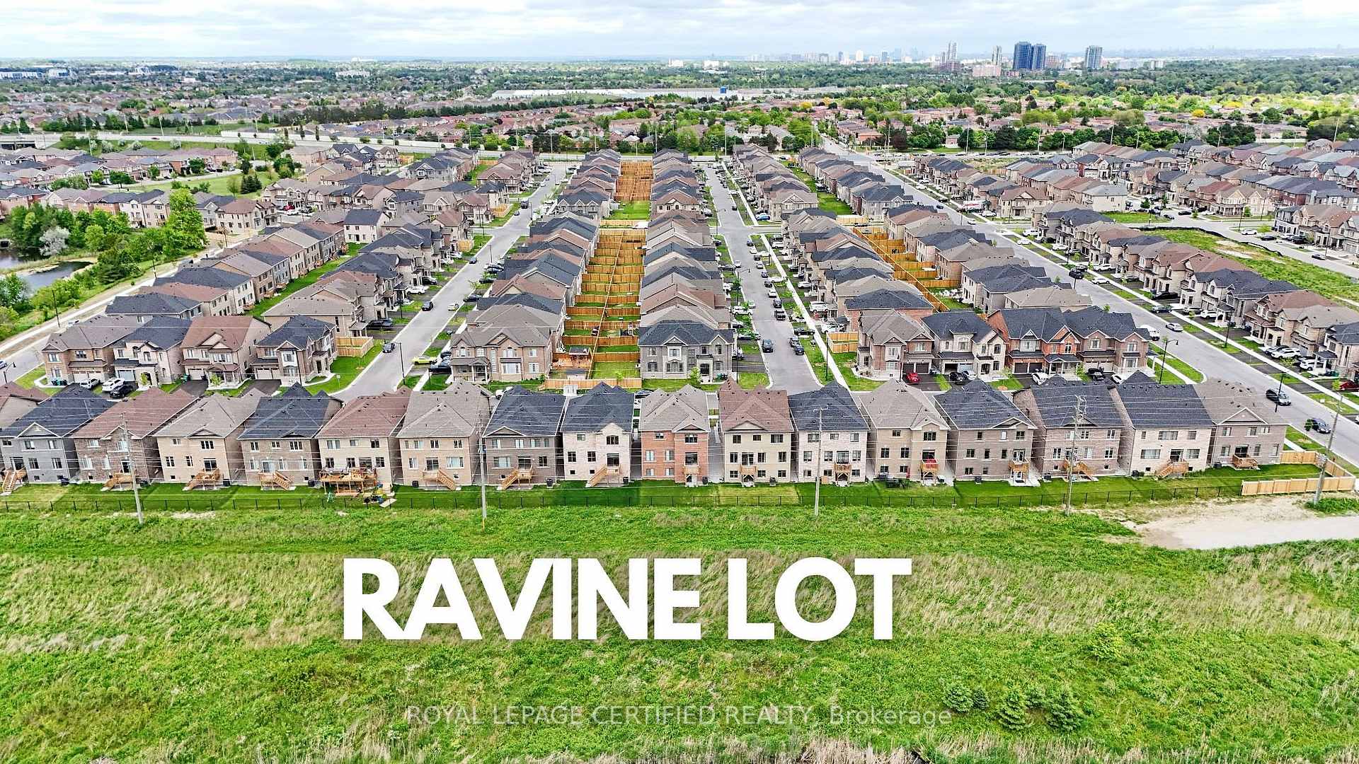 Photo 5 of 14 Bavenden Crescent, Brampton, Credit Valley — HOMEH