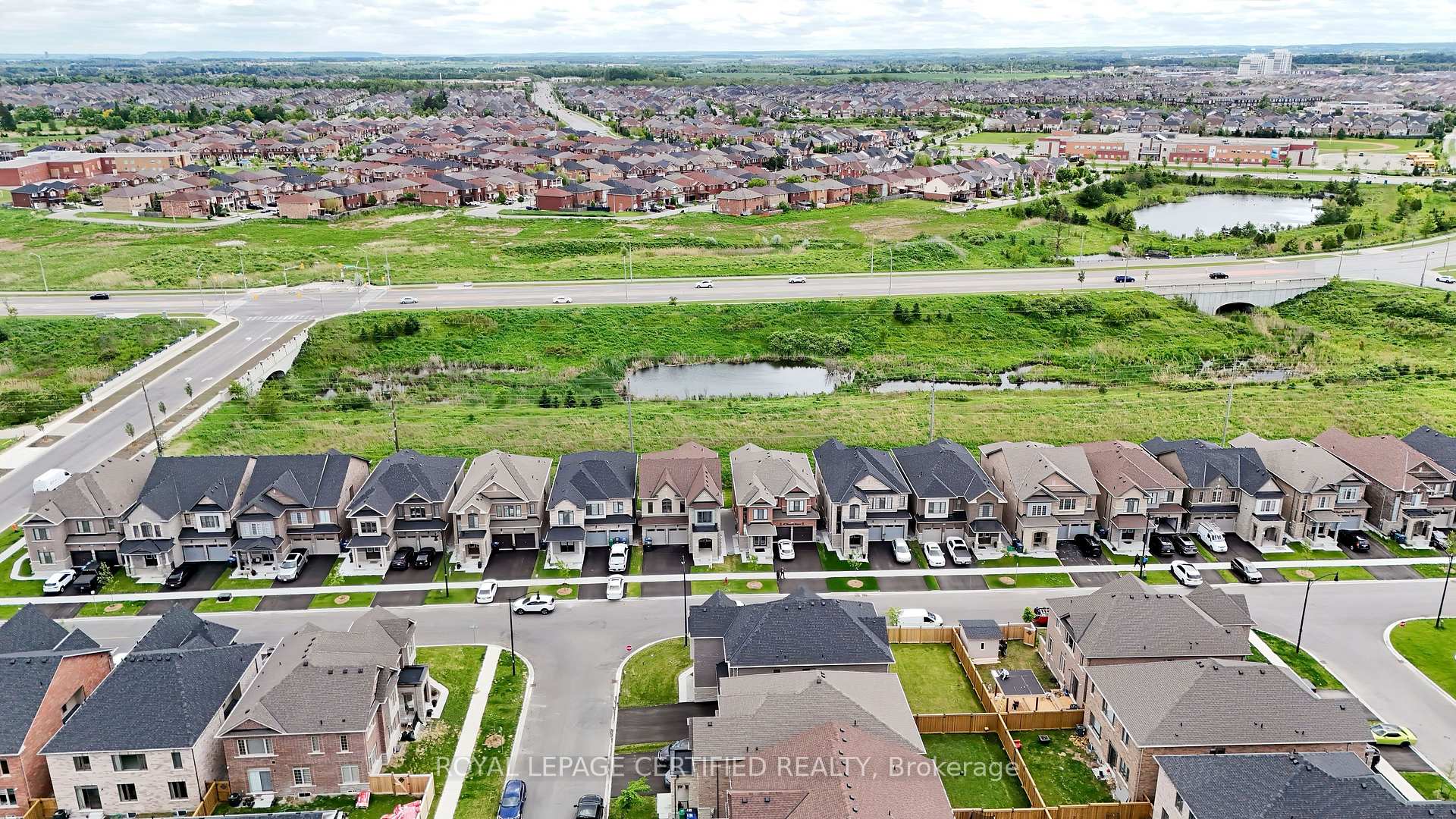 Photo 9 of 14 Bavenden Crescent, Brampton, Credit Valley — HOMEH