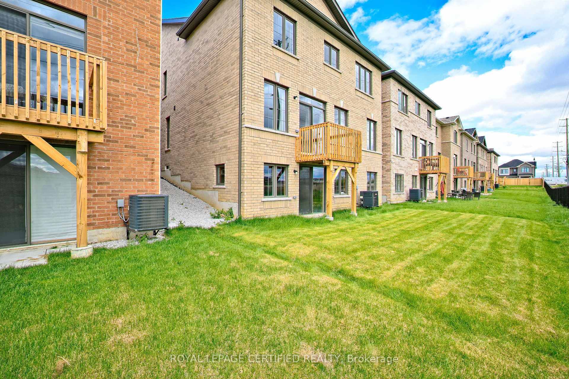 Photo 33 of 14 Bavenden Crescent, Brampton, Credit Valley — HOMEH