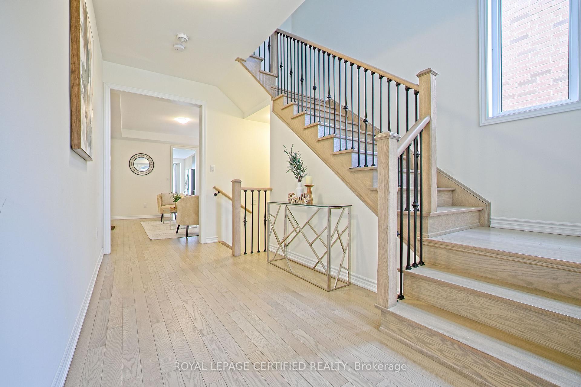 Photo 7 of 14 Bavenden Crescent, Brampton, Credit Valley — HOMEH