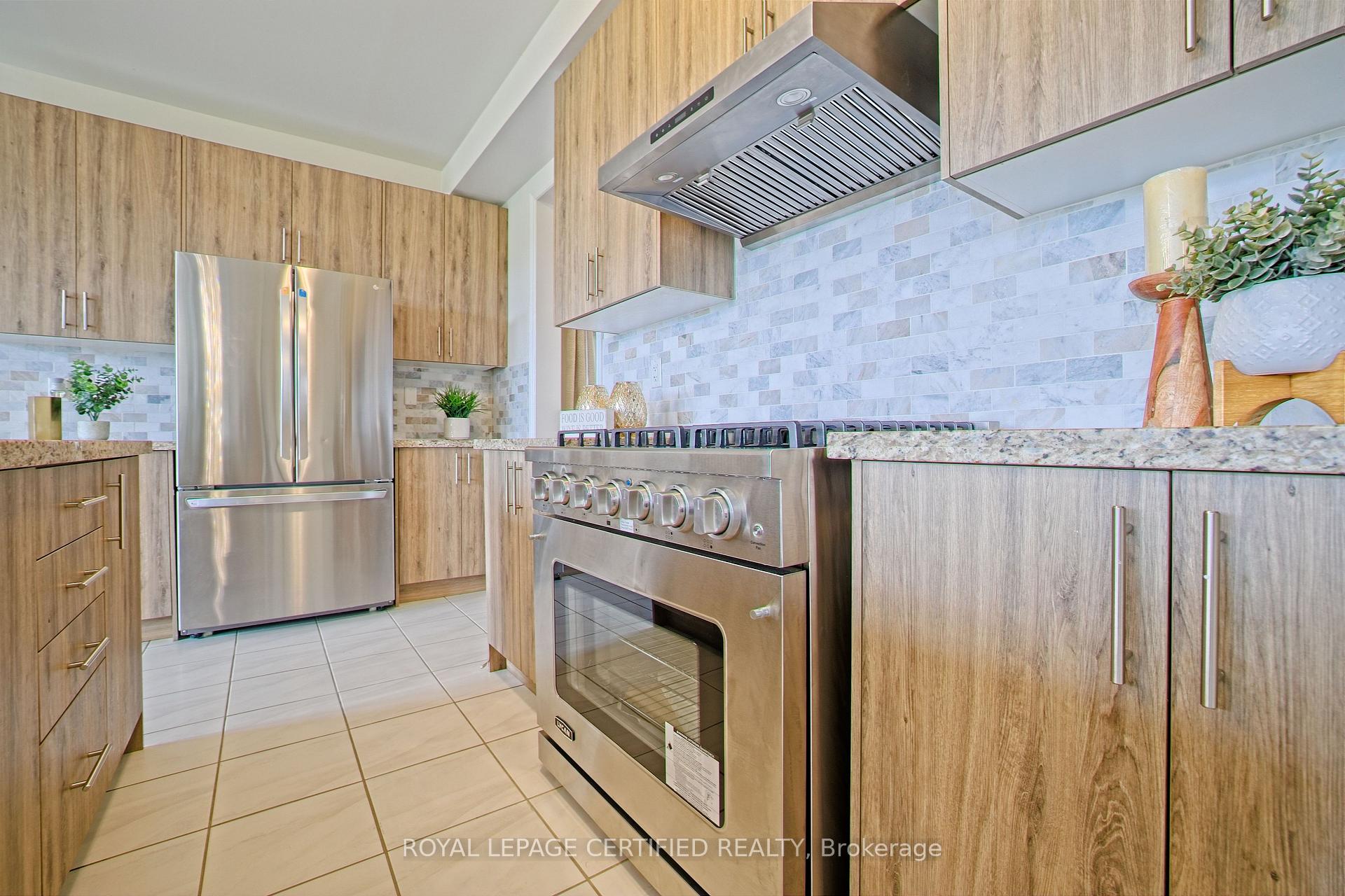 Photo 11 of 14 Bavenden Crescent, Brampton, Credit Valley — HOMEH