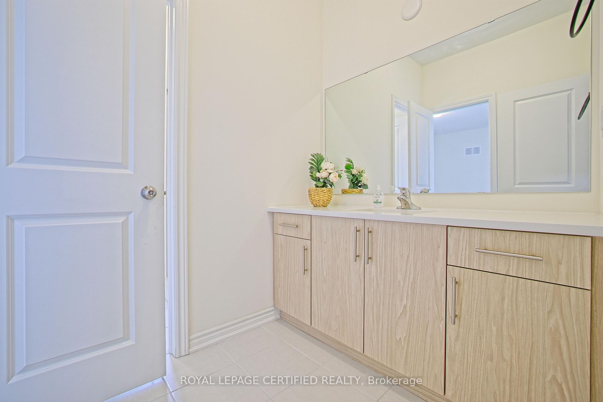 Photo 12 of 14 Bavenden Crescent, Brampton, Credit Valley — HOMEH