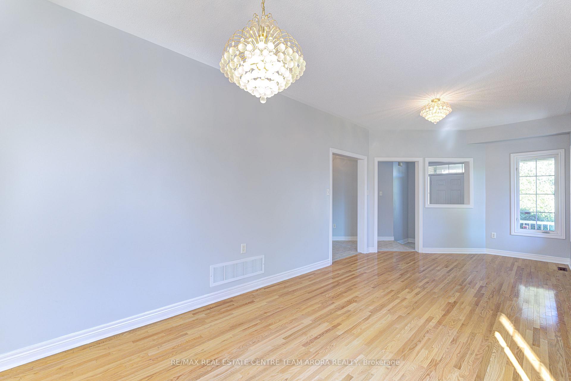 Photo 5 of 62 Legacy Lane, Brampton, Fletcher's Creek Village — HOMEH