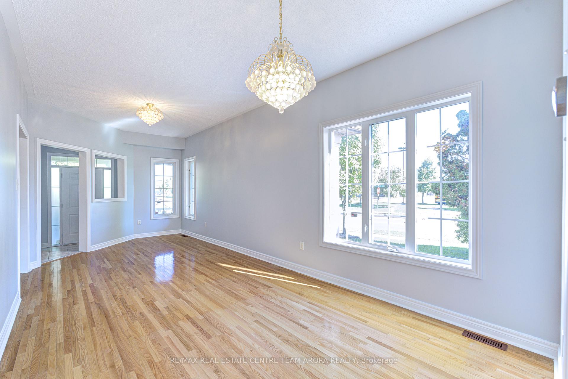 Photo 8 of 62 Legacy Lane, Brampton, Fletcher's Creek Village — HOMEH