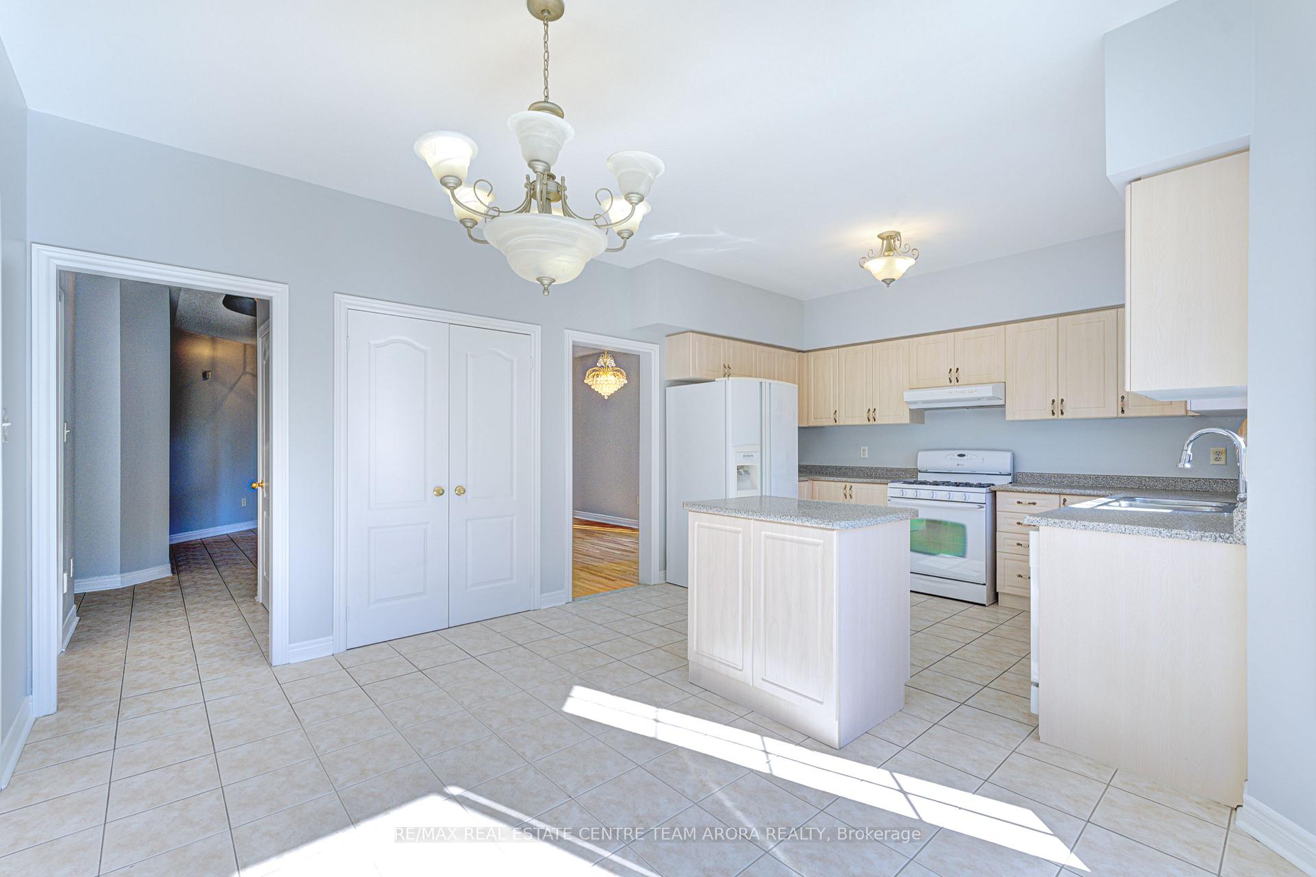 Photo 11 of 62 Legacy Lane, Brampton, Fletcher's Creek Village — HOMEH