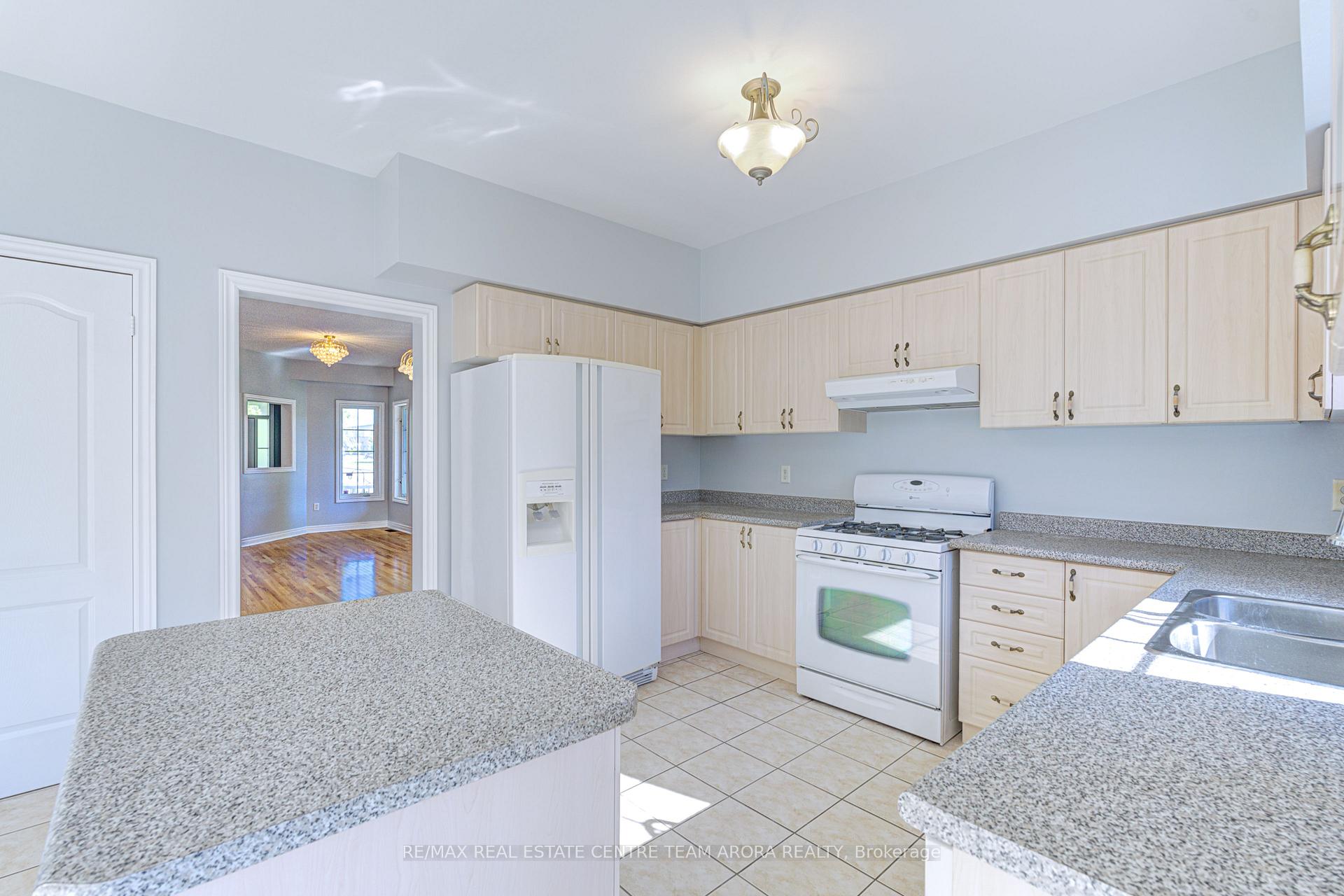Photo 7 of 62 Legacy Lane, Brampton, Fletcher's Creek Village — HOMEH
