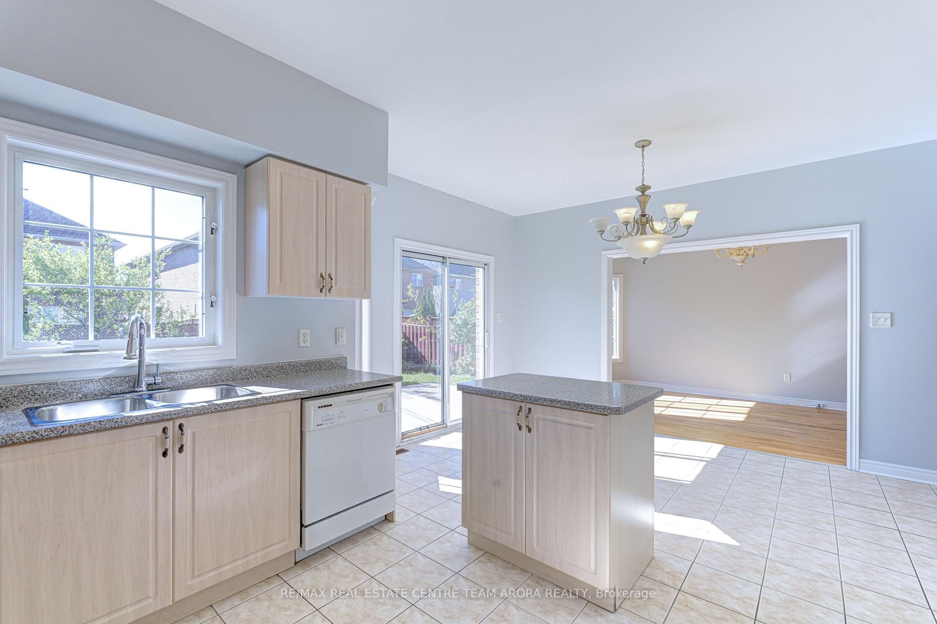Photo 9 of 62 Legacy Lane, Brampton, Fletcher's Creek Village — HOMEH