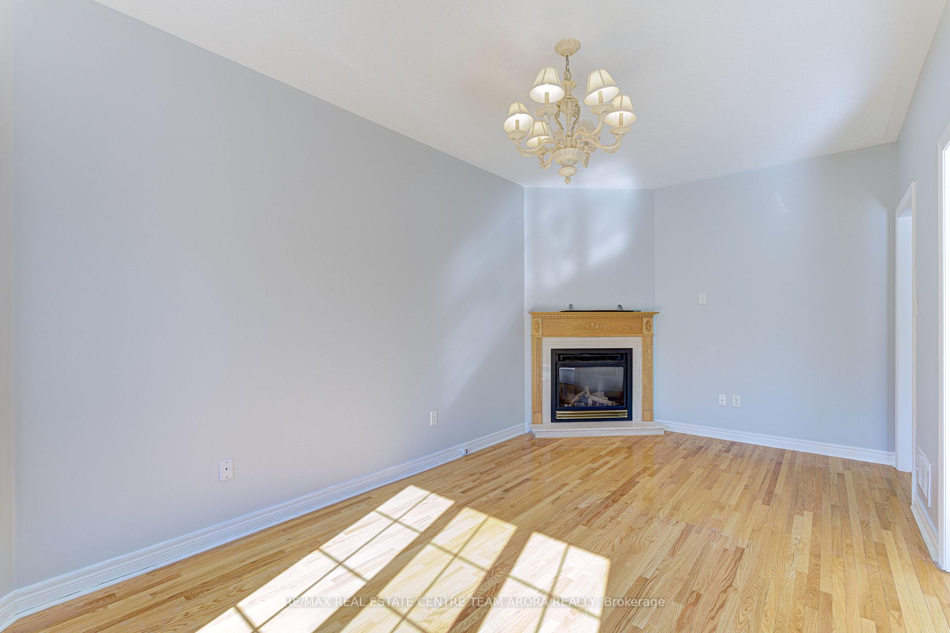 Photo 17 of 62 Legacy Lane, Brampton, Fletcher's Creek Village — HOMEH