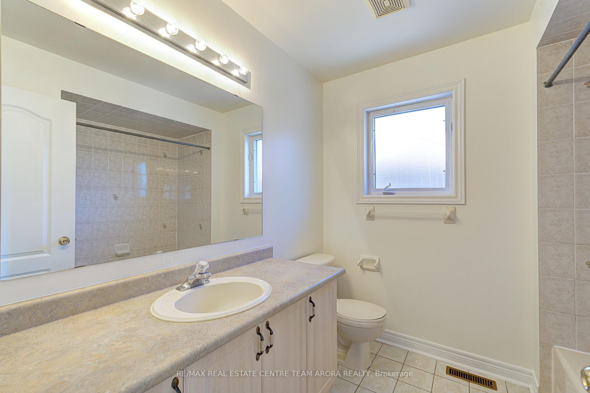 Photo 32 of 62 Legacy Lane, Brampton, Fletcher's Creek Village — HOMEH