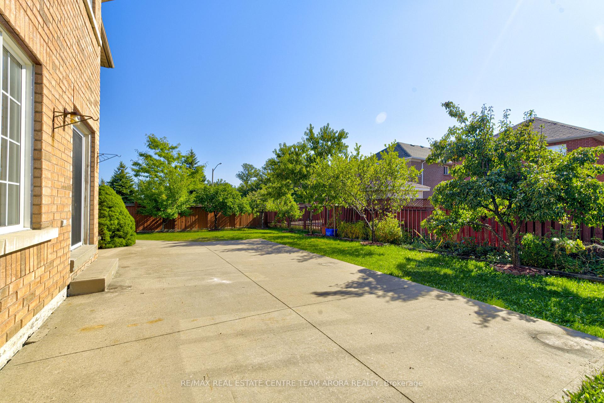 Photo 36 of 62 Legacy Lane, Brampton, Fletcher's Creek Village — HOMEH