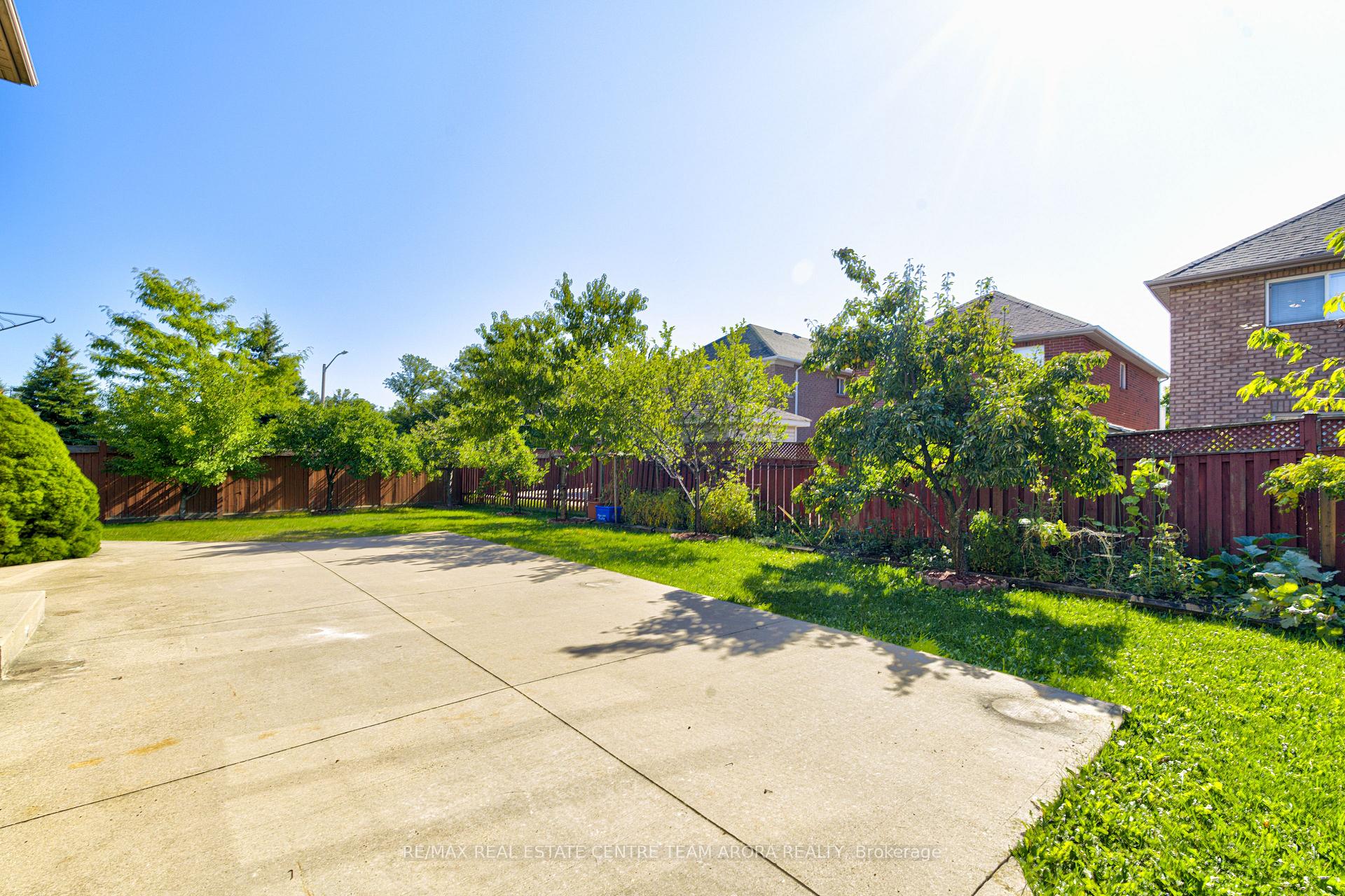Photo 40 of 62 Legacy Lane, Brampton, Fletcher's Creek Village — HOMEH