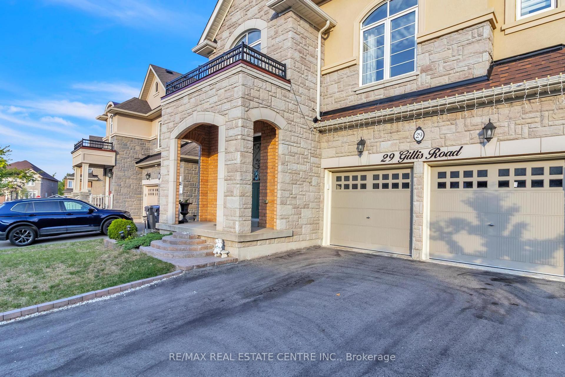 Photo 8 of 29 Gillis Road, Brampton, Northwest Brampton — HOMEH