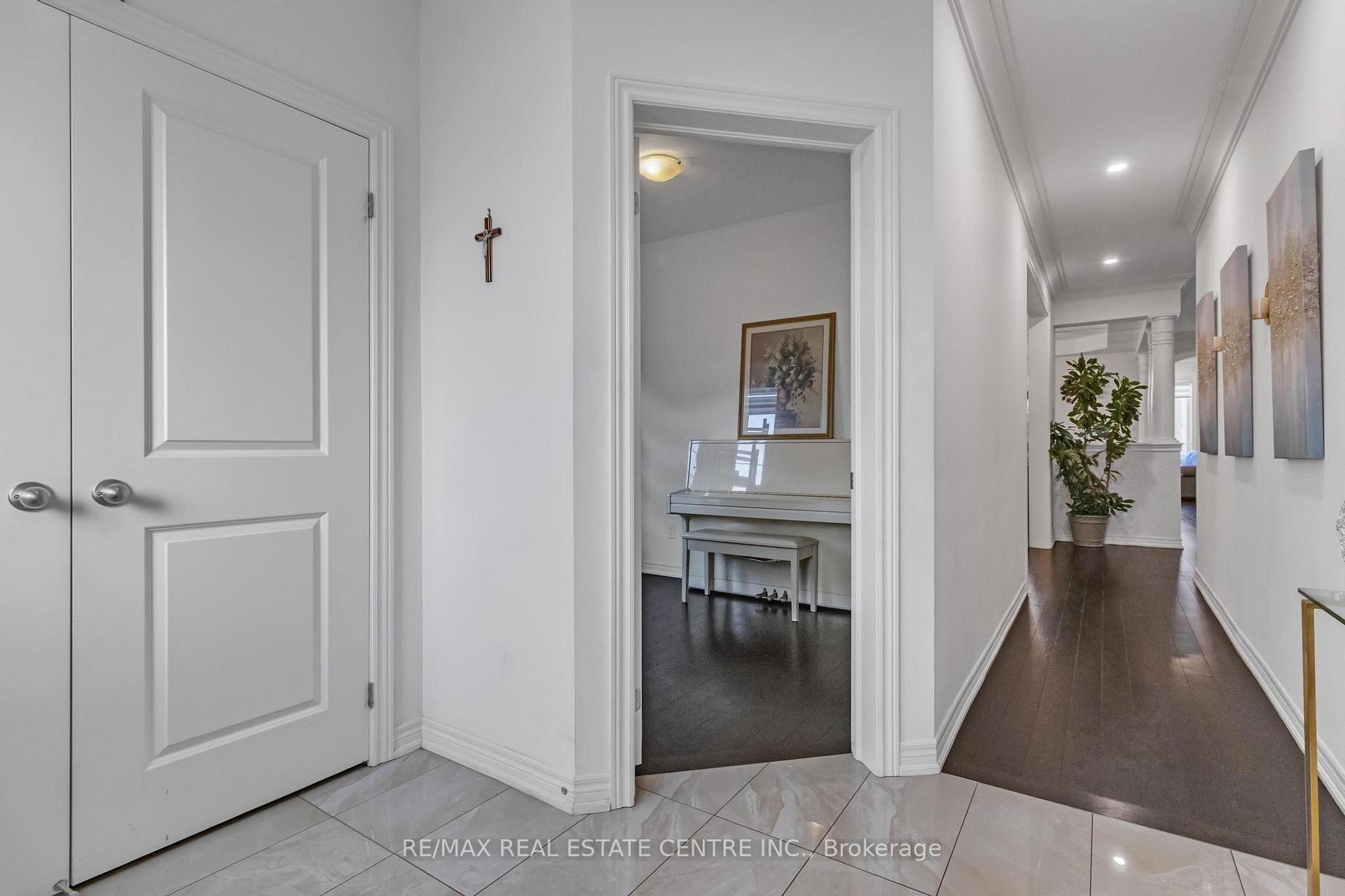 Photo 9 of 29 Gillis Road, Brampton, Northwest Brampton — HOMEH