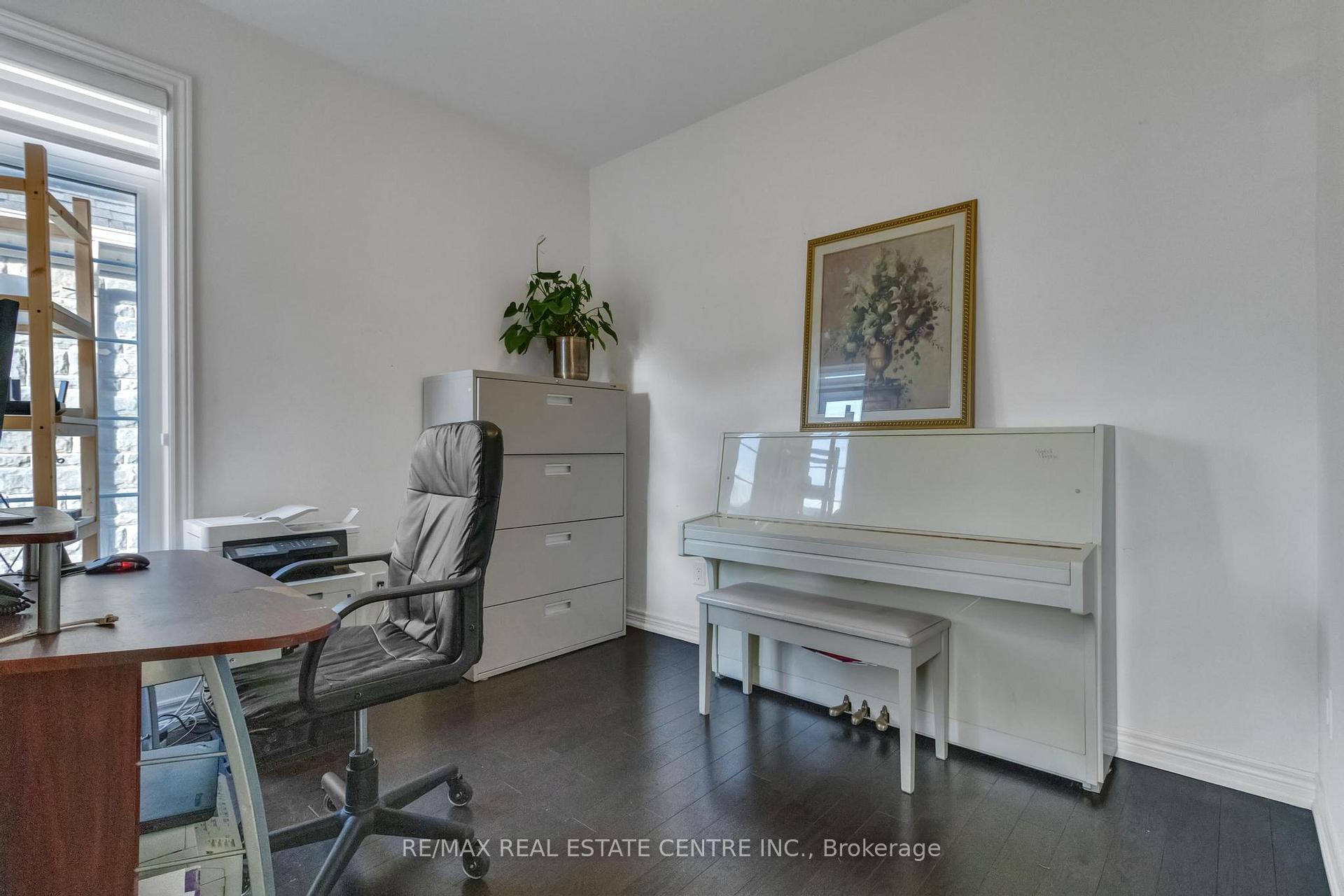 Photo 5 of 29 Gillis Road, Brampton, Northwest Brampton — HOMEH