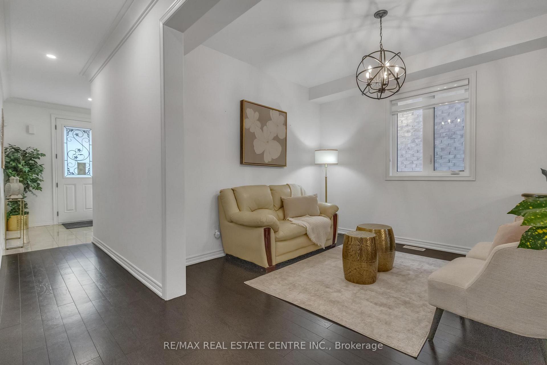 Photo 2 of 29 Gillis Road, Brampton, Northwest Brampton — HOMEH