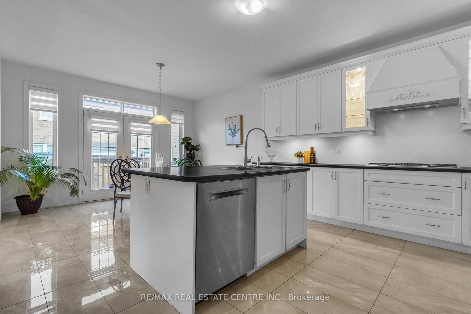 Photo 13 of 29 Gillis Road, Brampton, Northwest Brampton — HOMEH