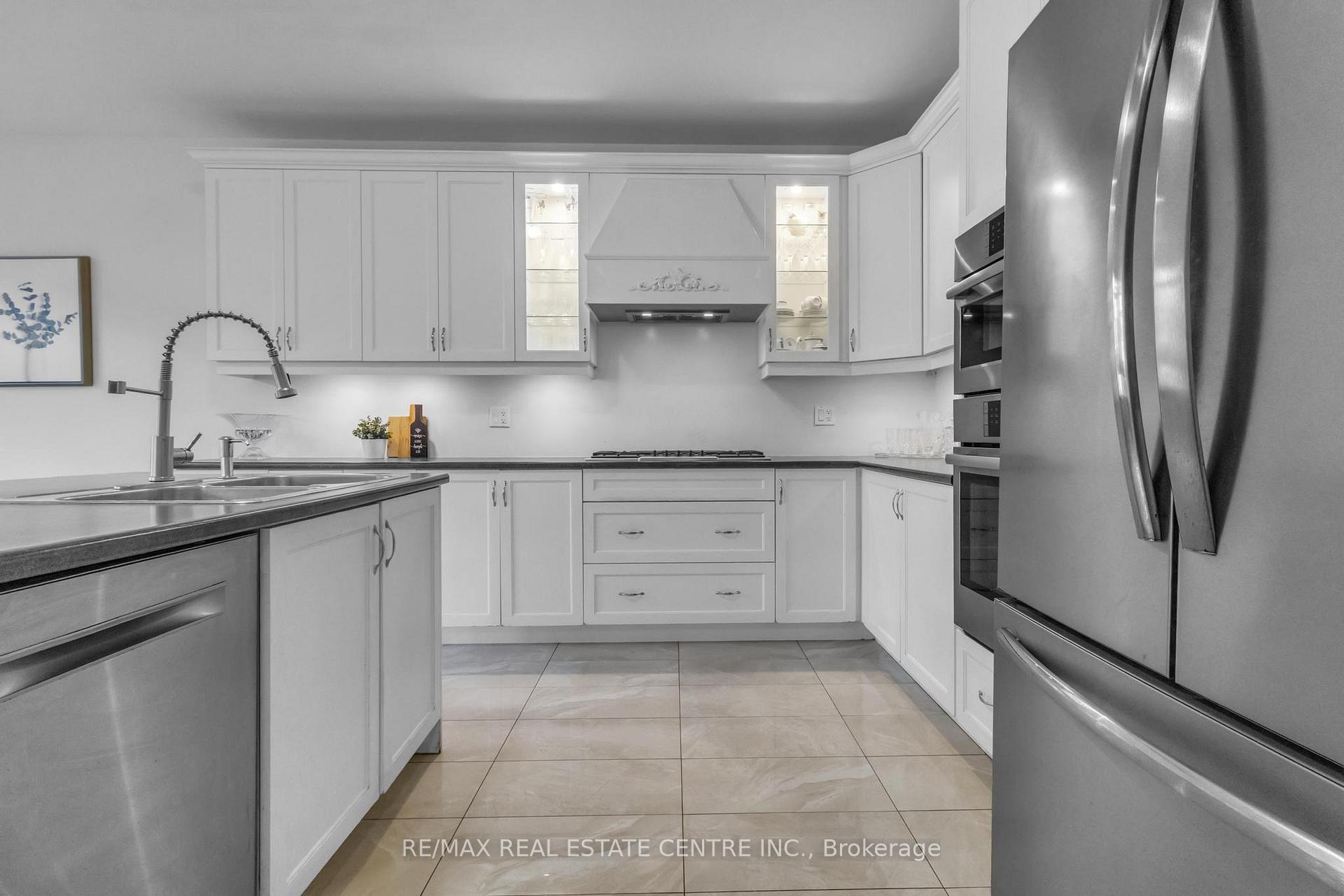 Photo 12 of 29 Gillis Road, Brampton, Northwest Brampton — HOMEH