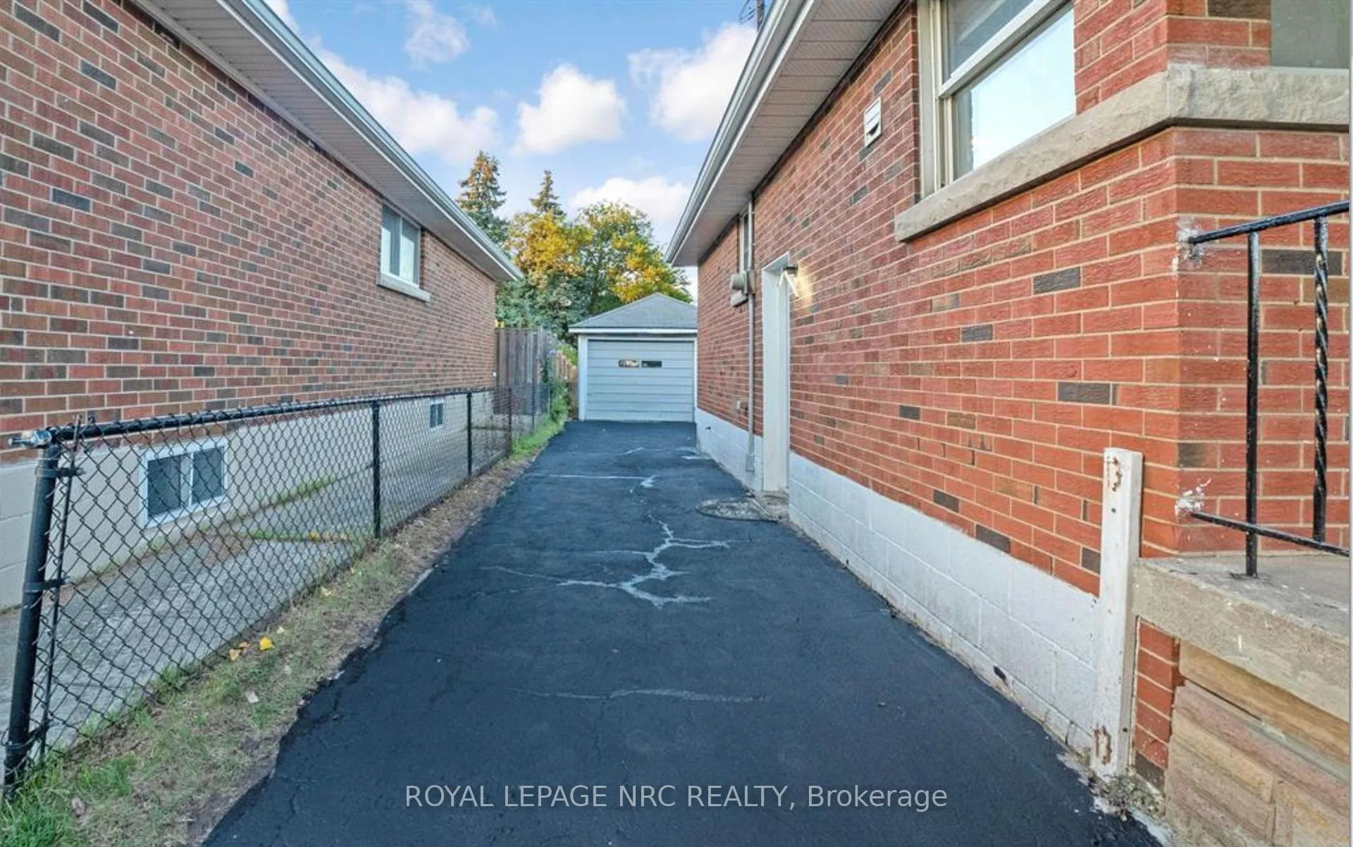 Photo 2 of Unit Basement, 959 Mohawk Road E, Hamilton, Huntington — HOMEH