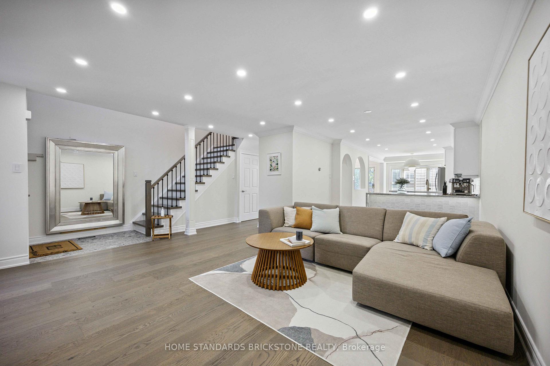 Photo 16 of 135 Brownstone Circle, Vaughan, Crestwood-Springfarm-Yorkhill — HOMEH
