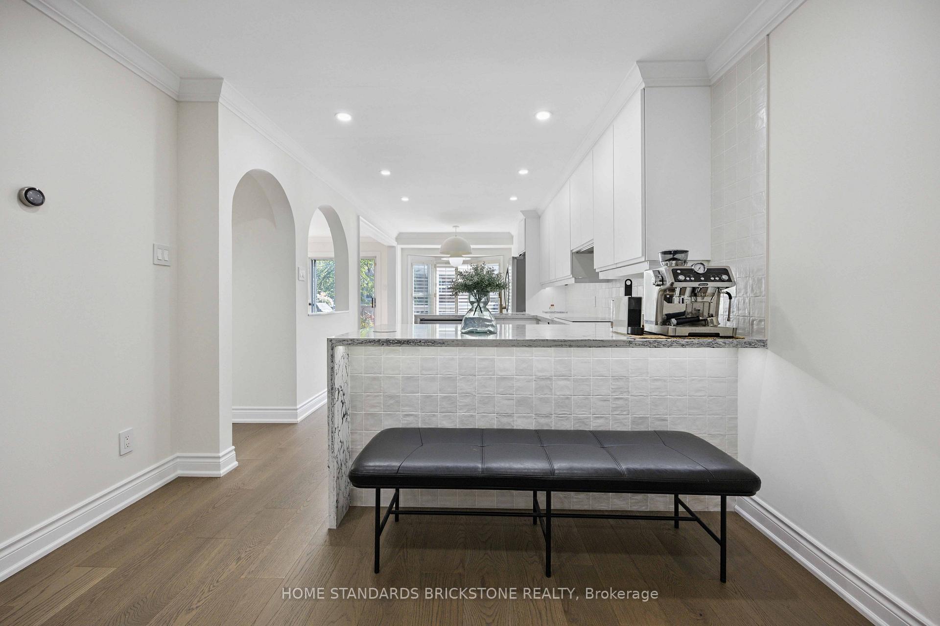 Photo 7 of 135 Brownstone Circle, Vaughan, Crestwood-Springfarm-Yorkhill — HOMEH