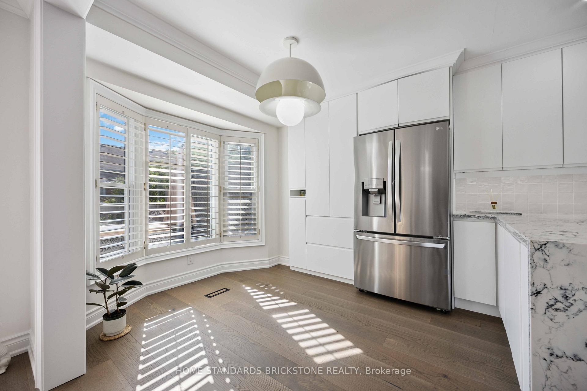Photo 11 of 135 Brownstone Circle, Vaughan, Crestwood-Springfarm-Yorkhill — HOMEH