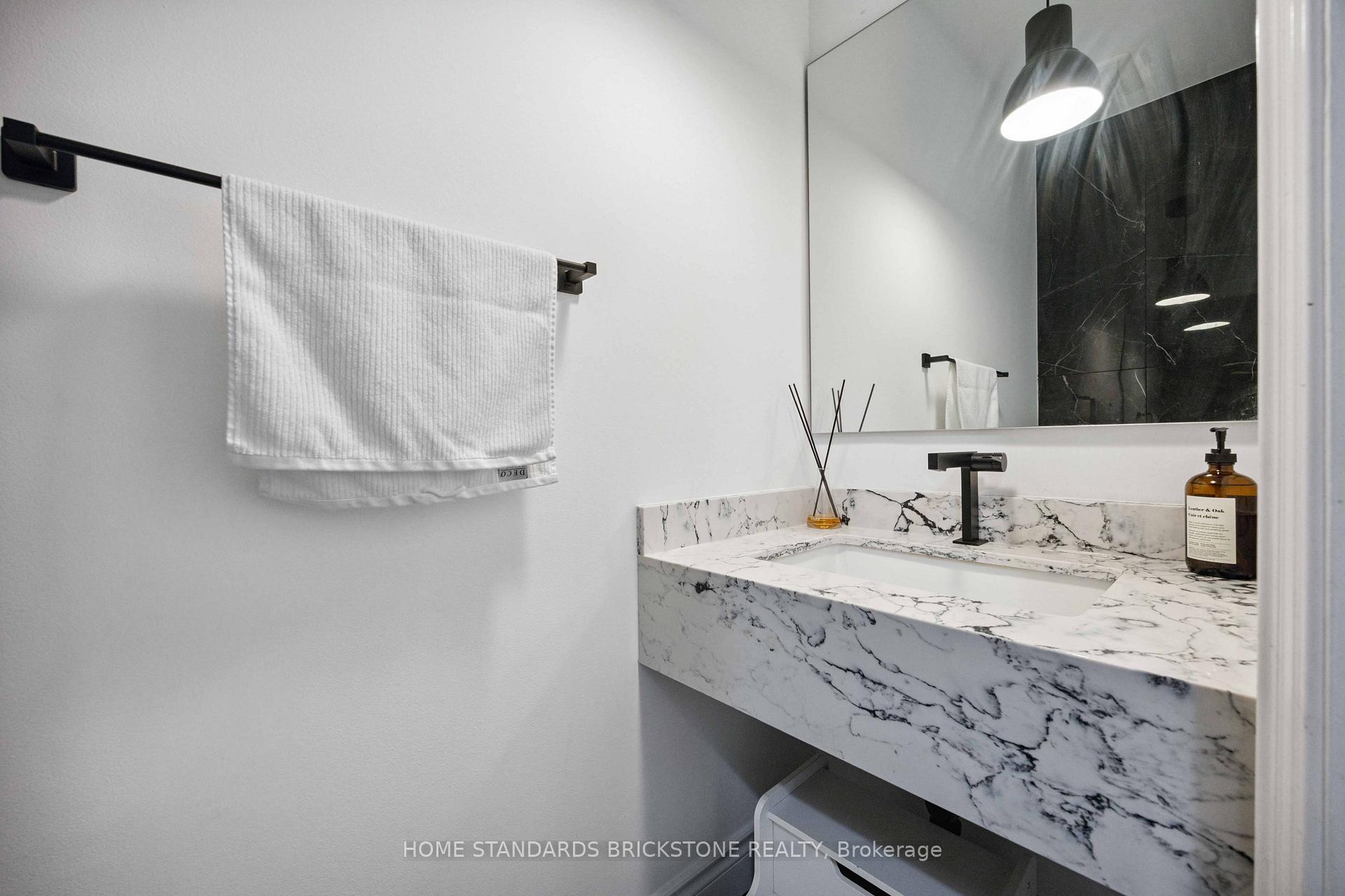 Photo 13 of 135 Brownstone Circle, Vaughan, Crestwood-Springfarm-Yorkhill — HOMEH