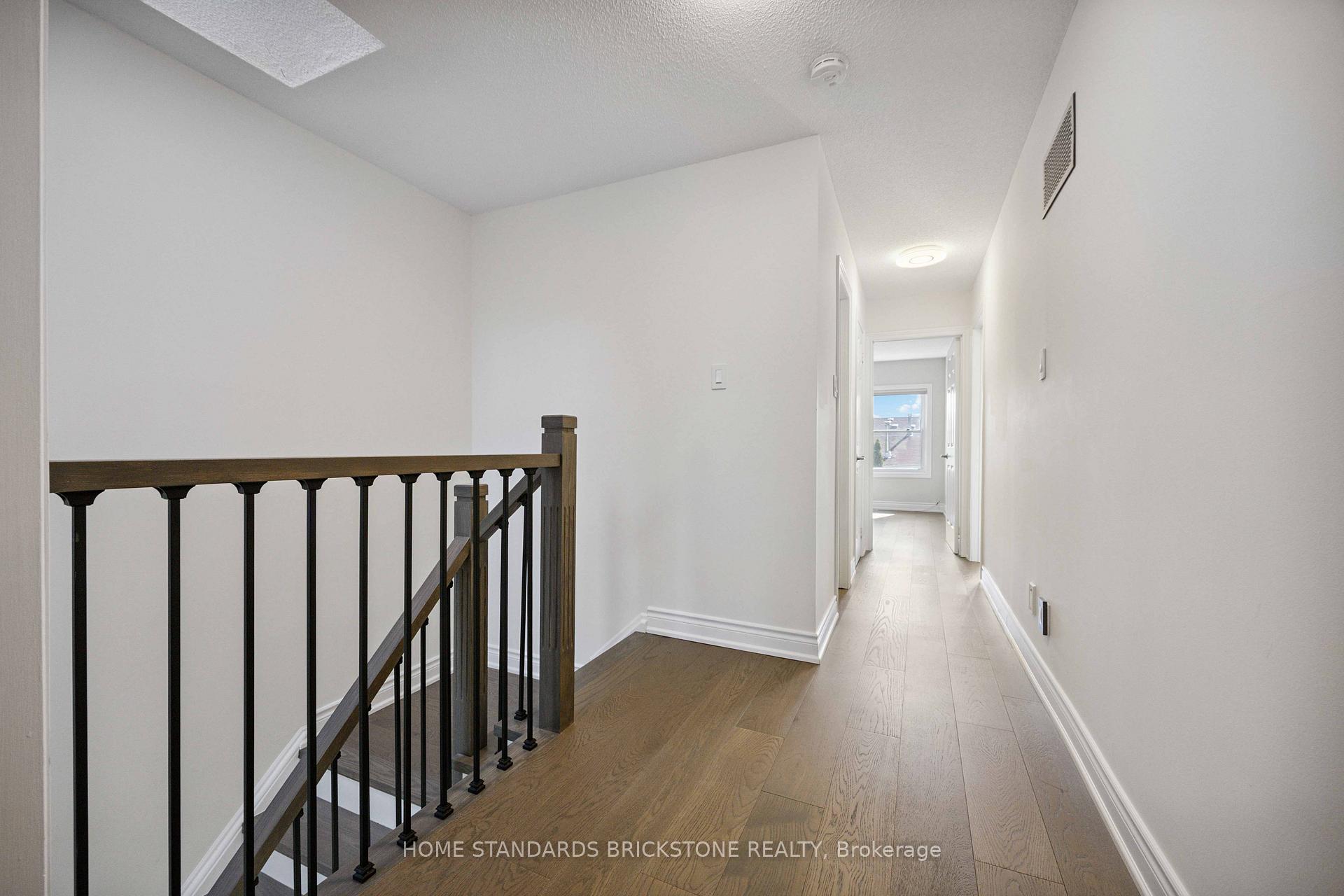Photo 19 of 135 Brownstone Circle, Vaughan, Crestwood-Springfarm-Yorkhill — HOMEH