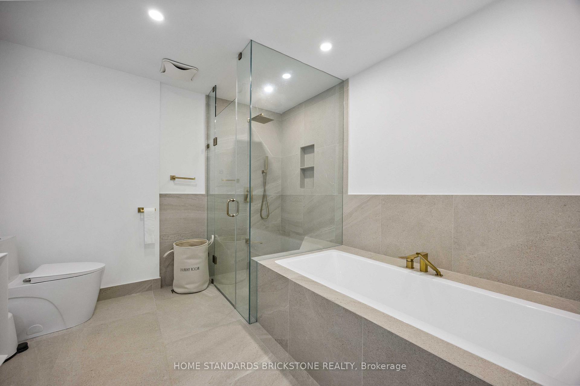 Photo 20 of 135 Brownstone Circle, Vaughan, Crestwood-Springfarm-Yorkhill — HOMEH