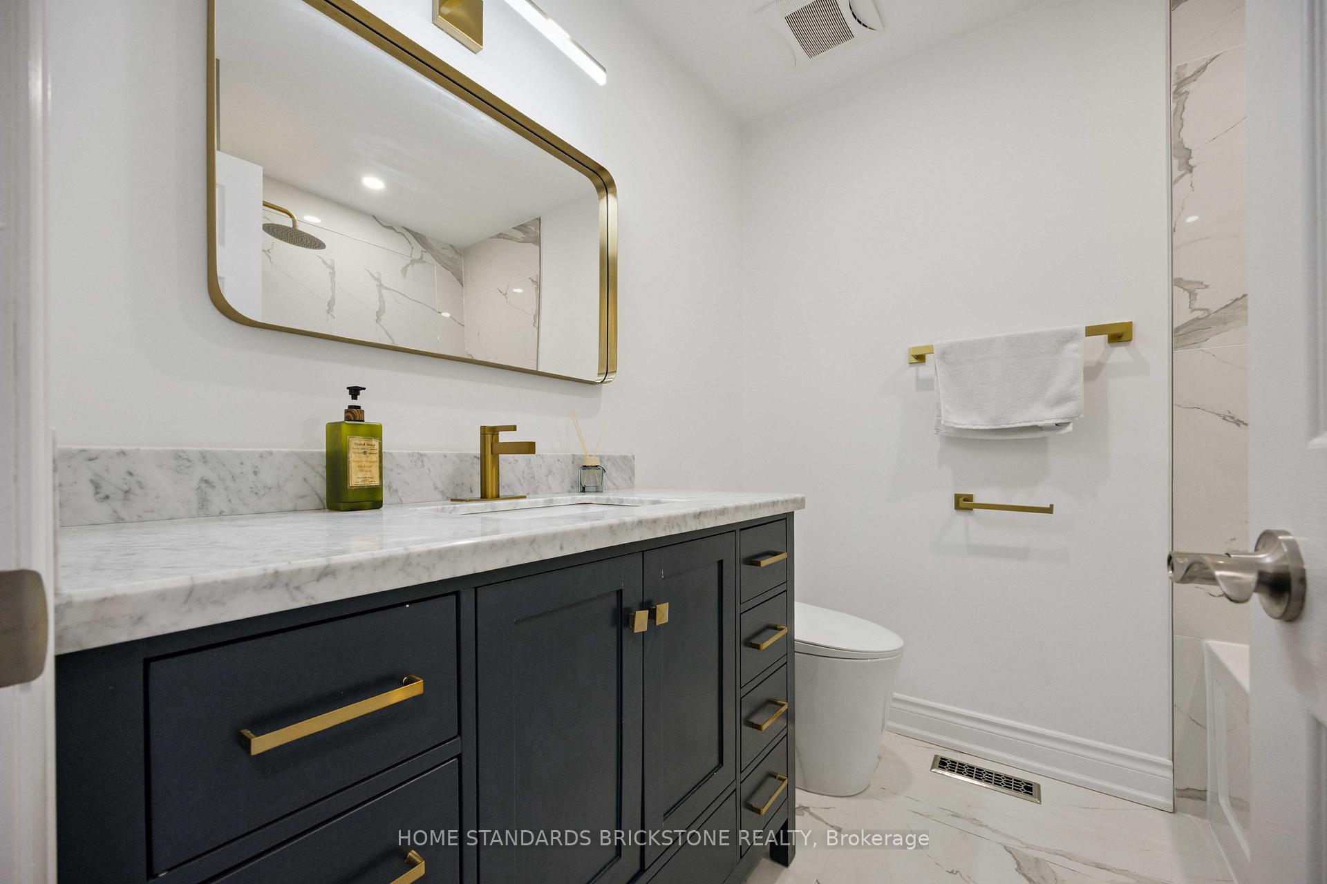 Photo 29 of 135 Brownstone Circle, Vaughan, Crestwood-Springfarm-Yorkhill — HOMEH